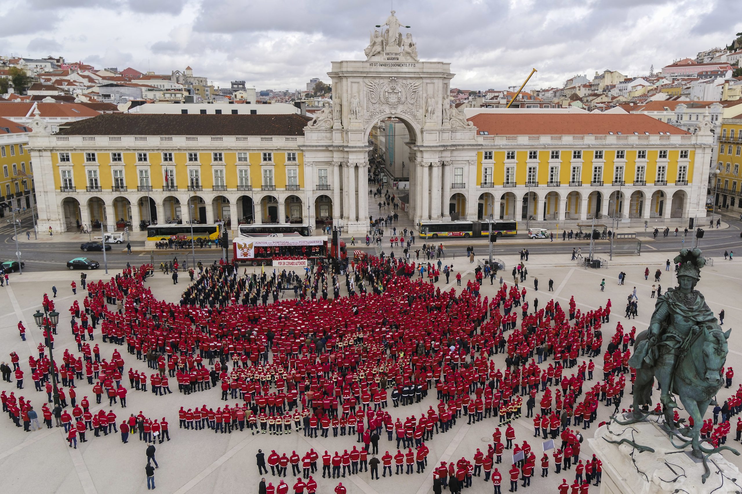 Bombeiros: 95% das corporações do distrito de Lisboa deixaram de informar CDOS