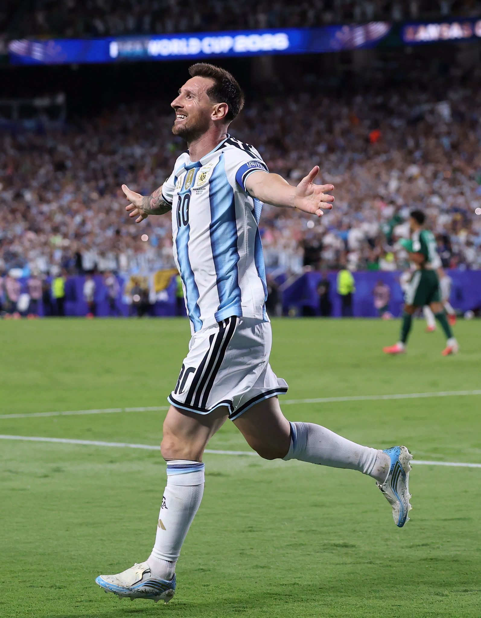 “O melhor de todos os tempos. Parabéns”. Klose já reagiu a ser ultrapassado como melhor marcador por Messi
