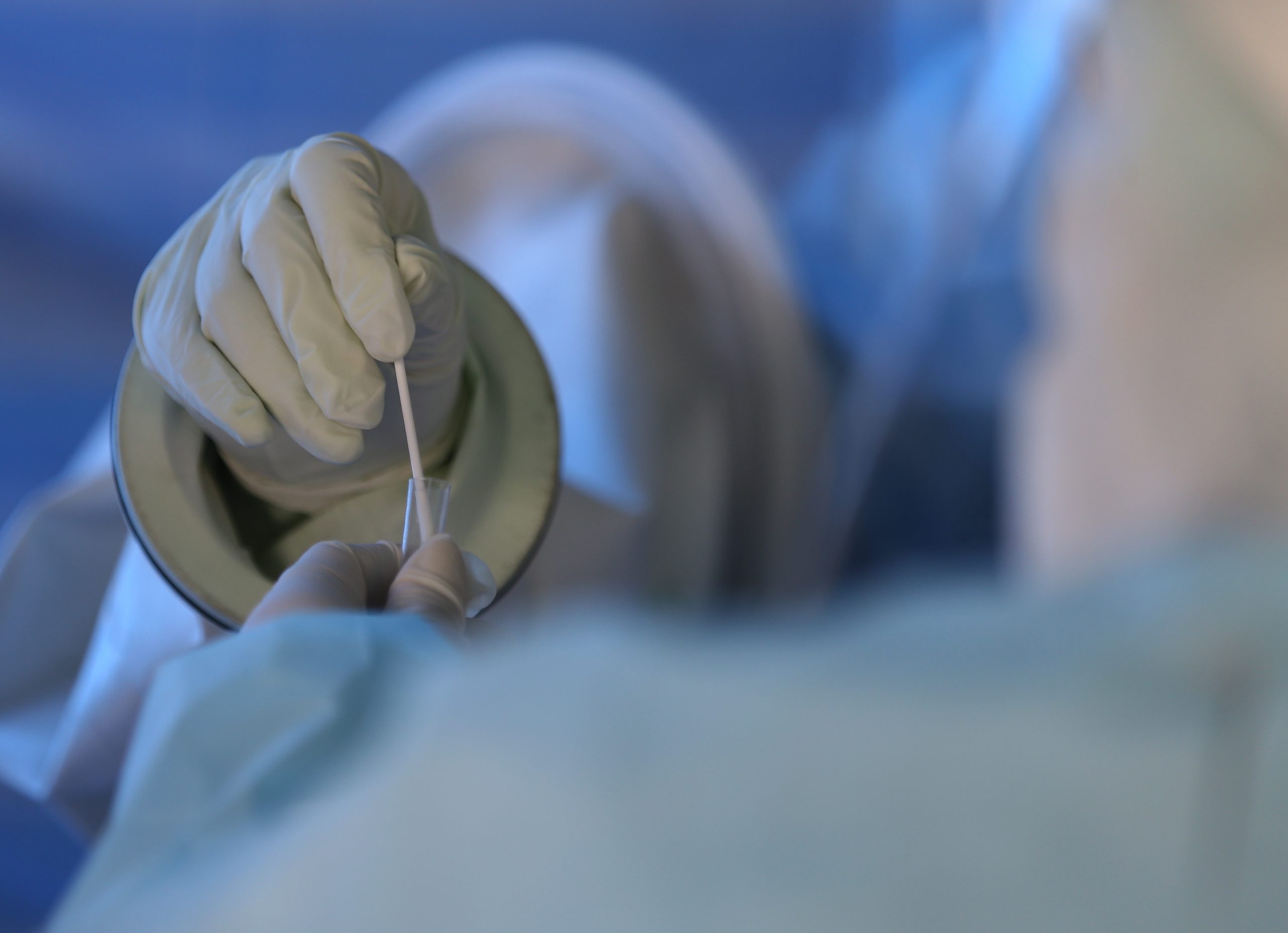 Covid-19: Microbiologista garante que “flurona” não é extraordinário nem uma mistura de genomas de dois vírus