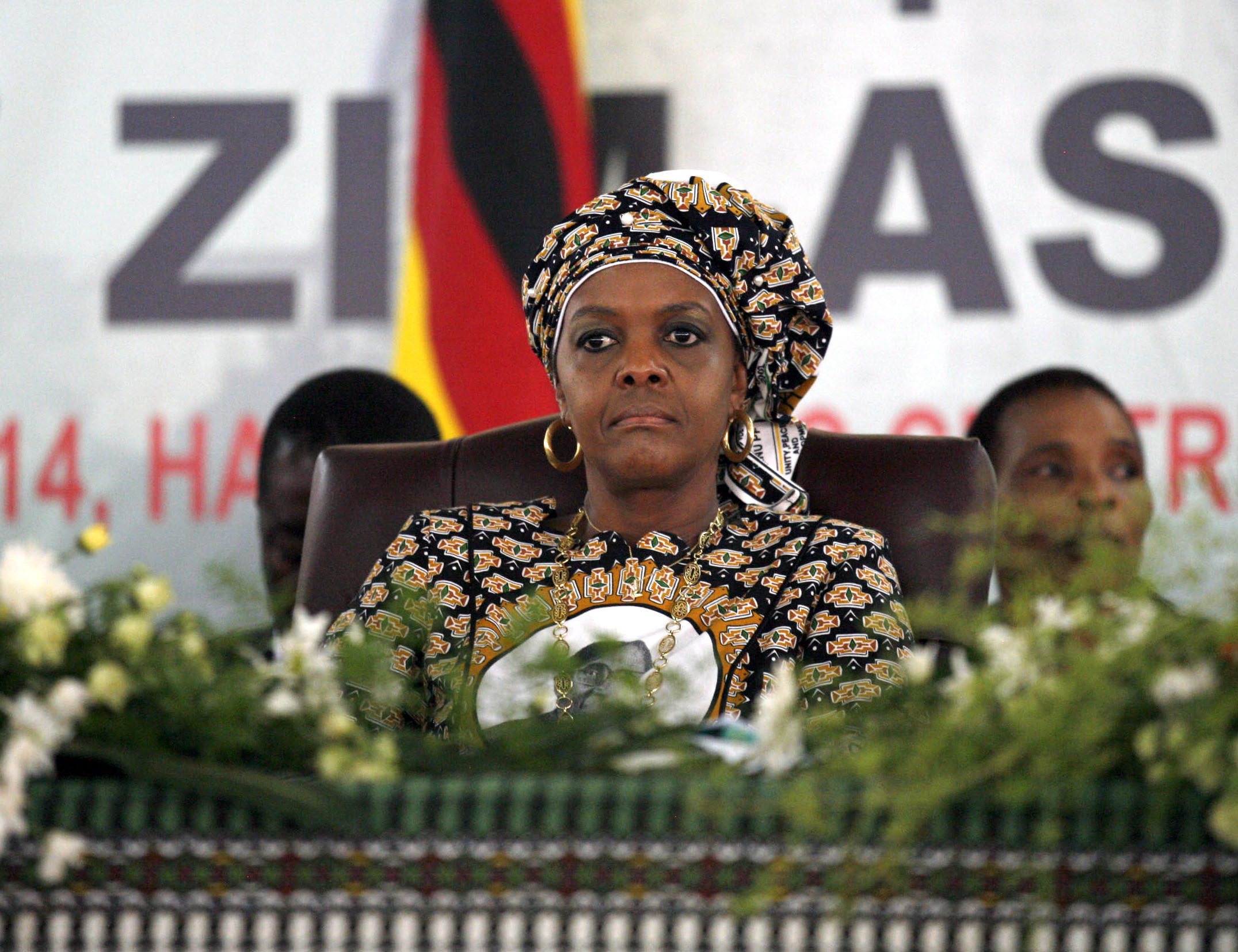 Zimbabué: Grace Mugabe suspeita de falsificar licenciatura