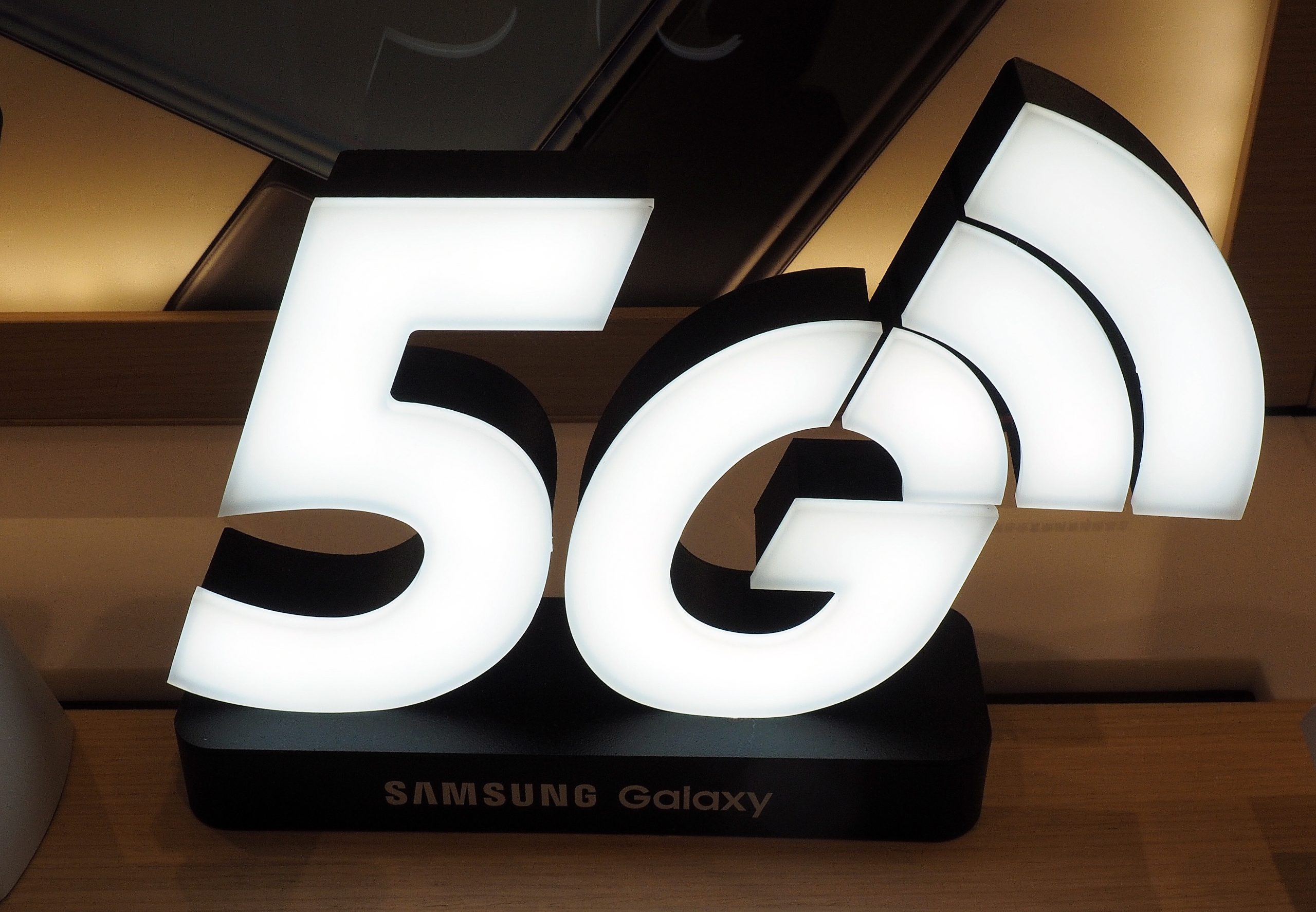 5G: Propostas dos operadores acima dos 180 milhões de euros no primeiro dia de licitação principal