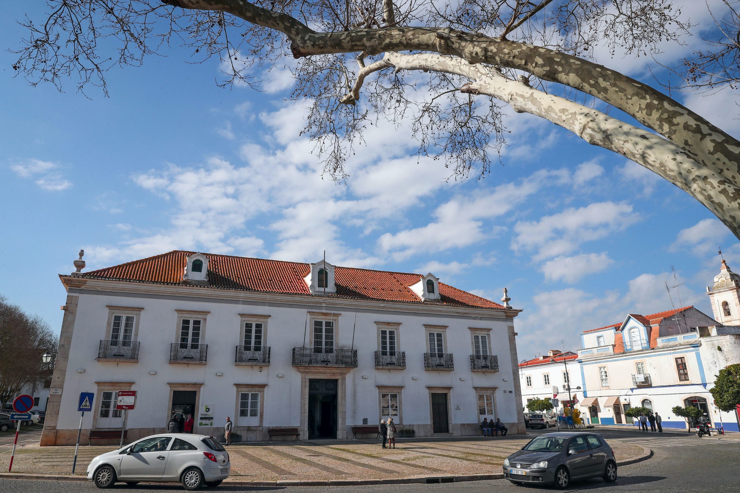 Bactéria ‘legionella’ fecha piscina municipal coberta de Borba