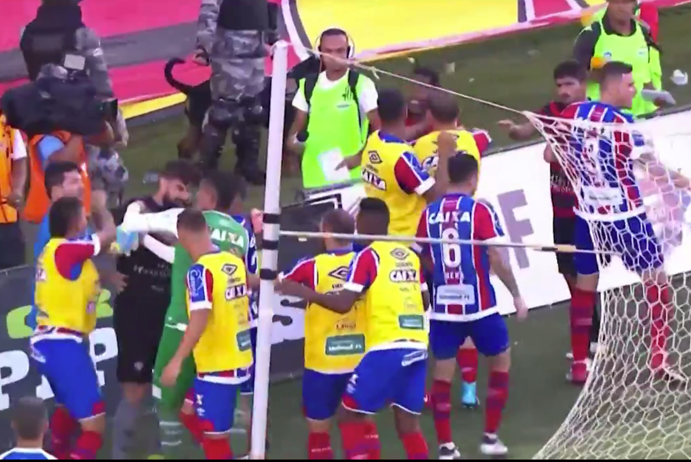 Ba-Vi, “o clássico da paz” na Bahia que terminou com 9 expulsões por causa de uma “dancinha”