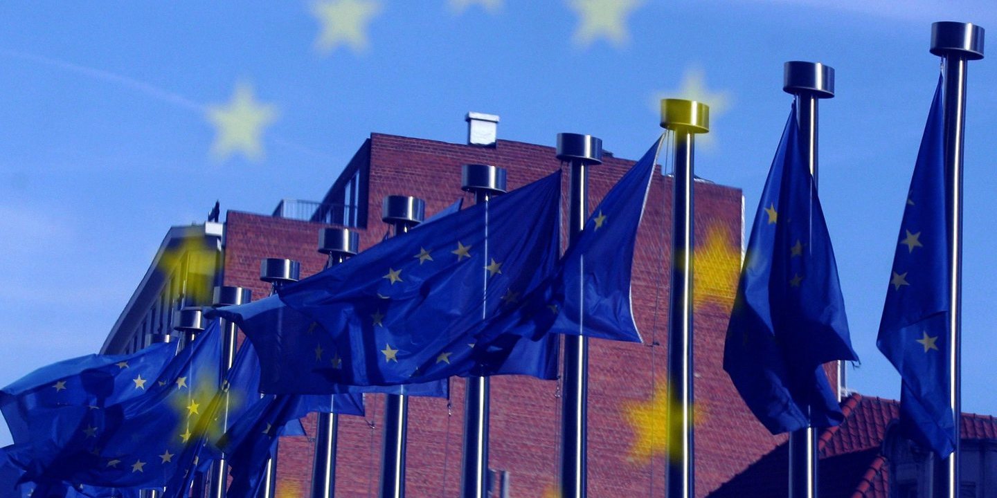 A Comissão Europeia está à procura de estagiários