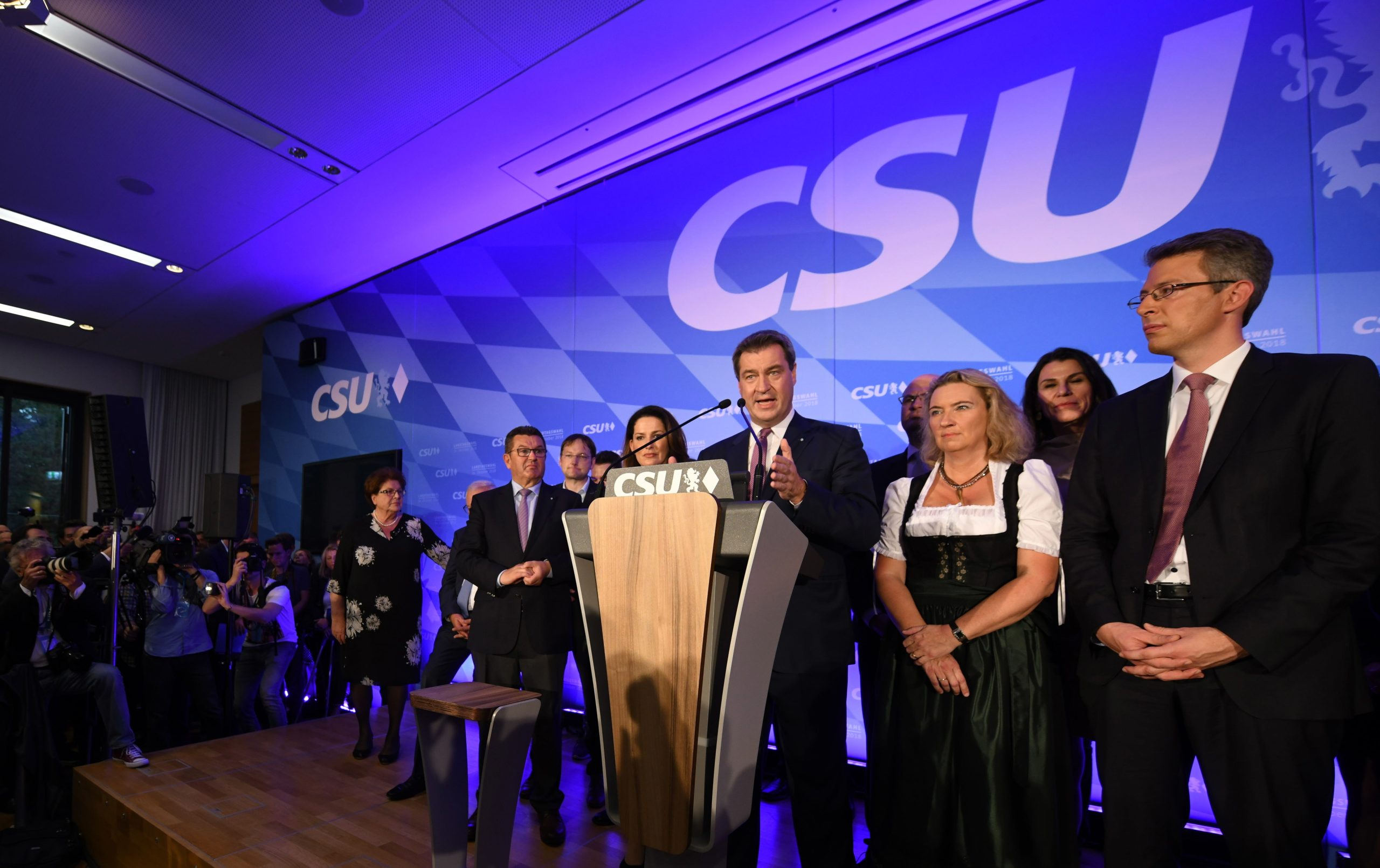 Aliados. Aliados de Merkel perdem maioria no parlamento regional