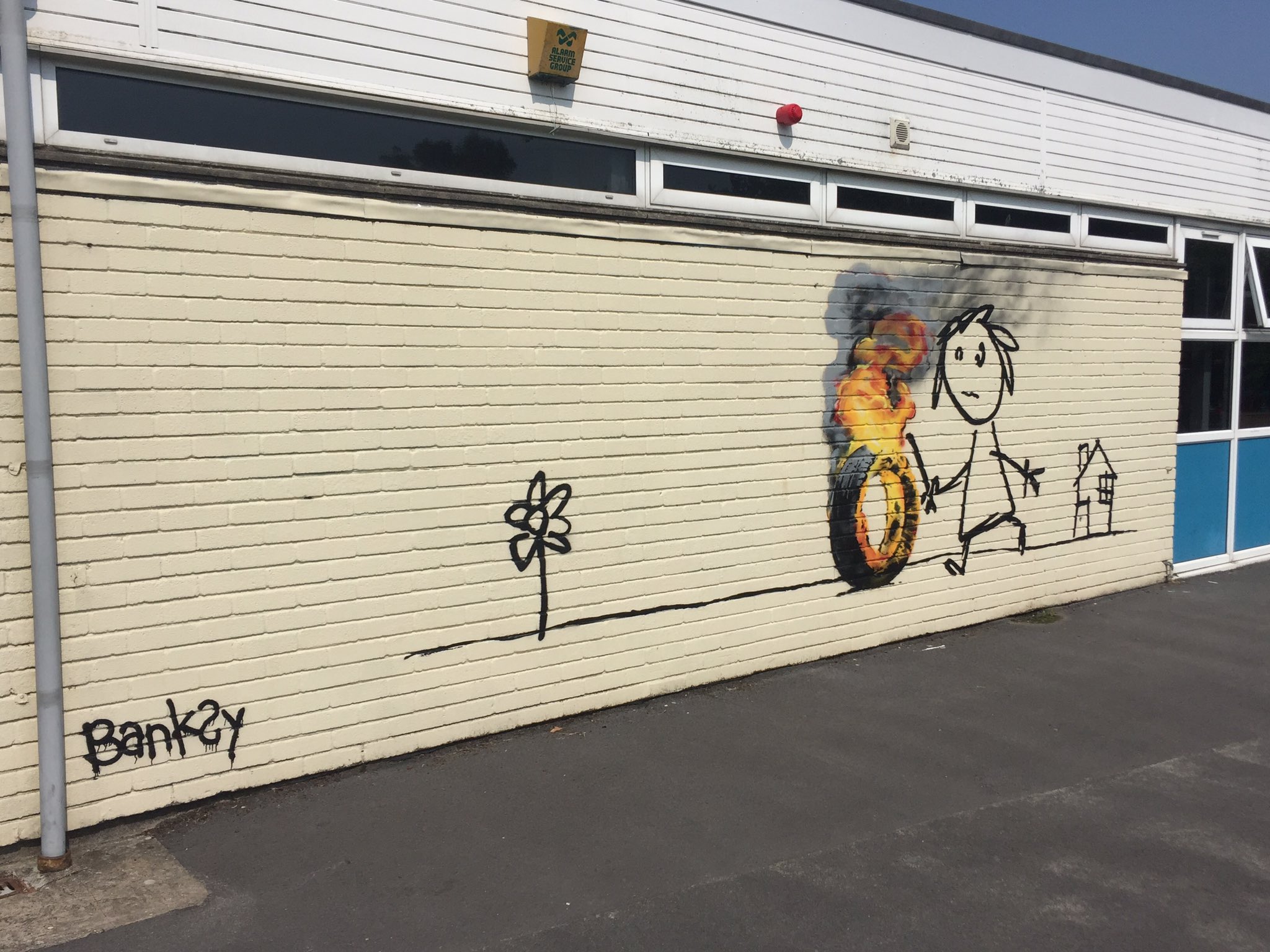Entrevista lança pista sobre a identidade do misterioso artista de rua britânico Banksy