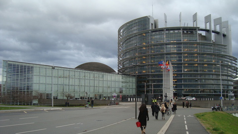 Parlamento Europeu critica bloqueio a imposto digital europeu e sugere cooperação reforçada