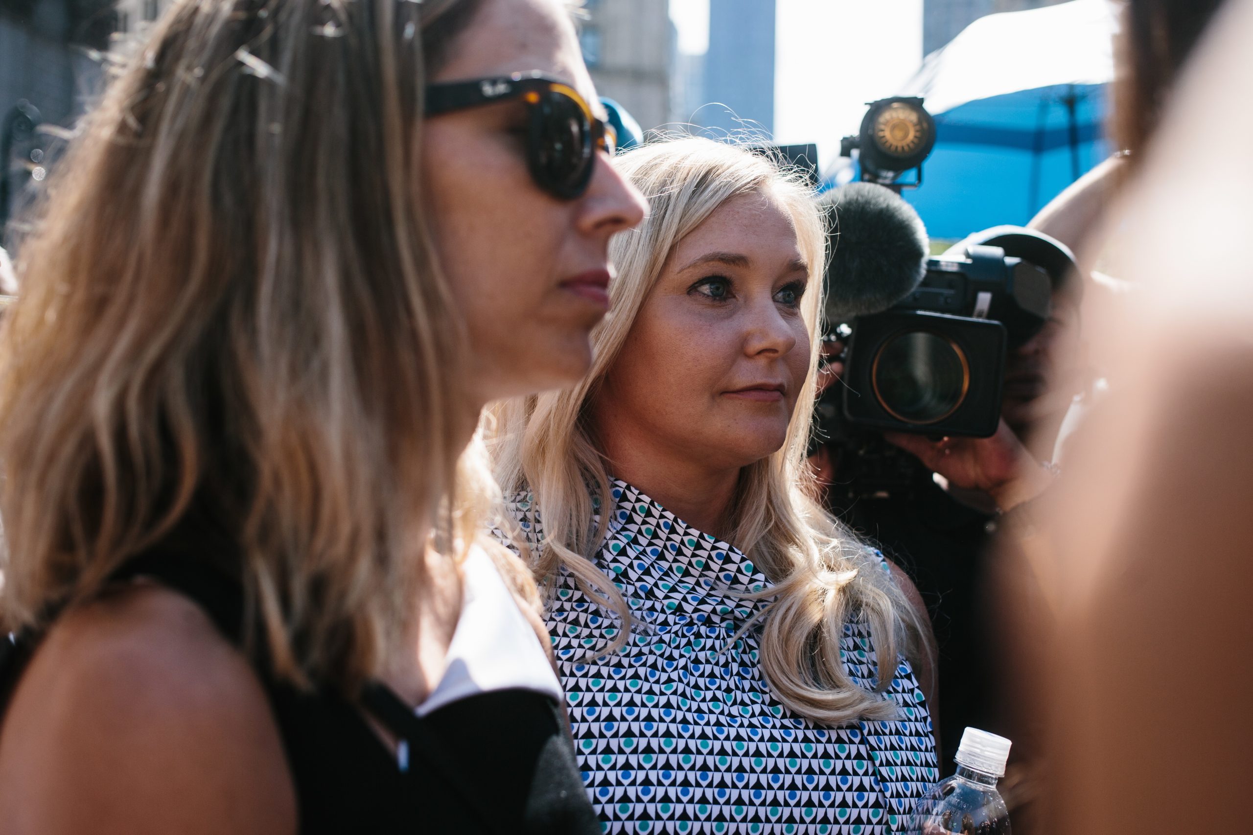 Caso Epstein. Memórias póstumas de Virginia Roberts Giuffre vendem 1 milhão de exemplares em dois meses