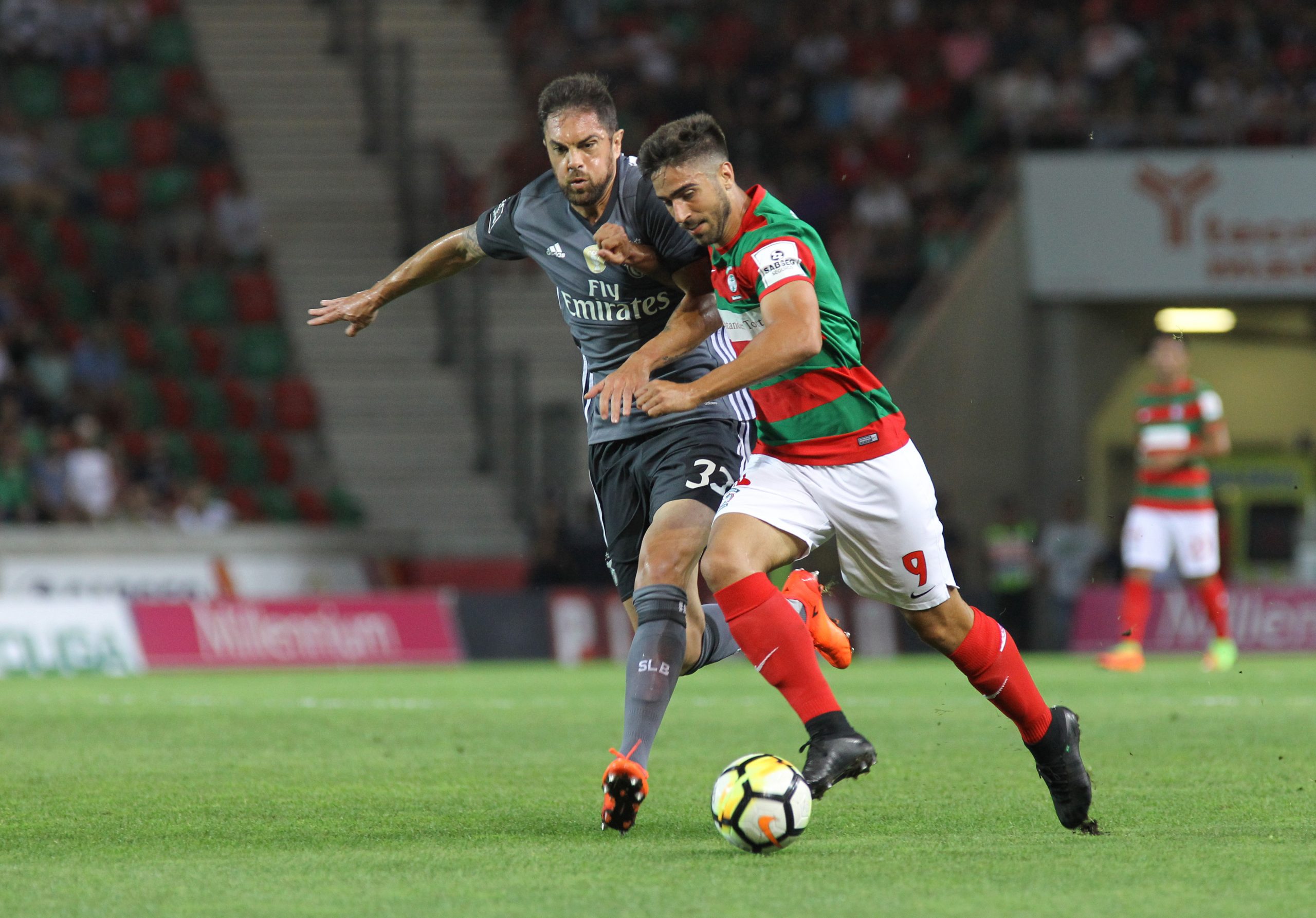 Benfica esbarra no Caldeirão do Marítimo