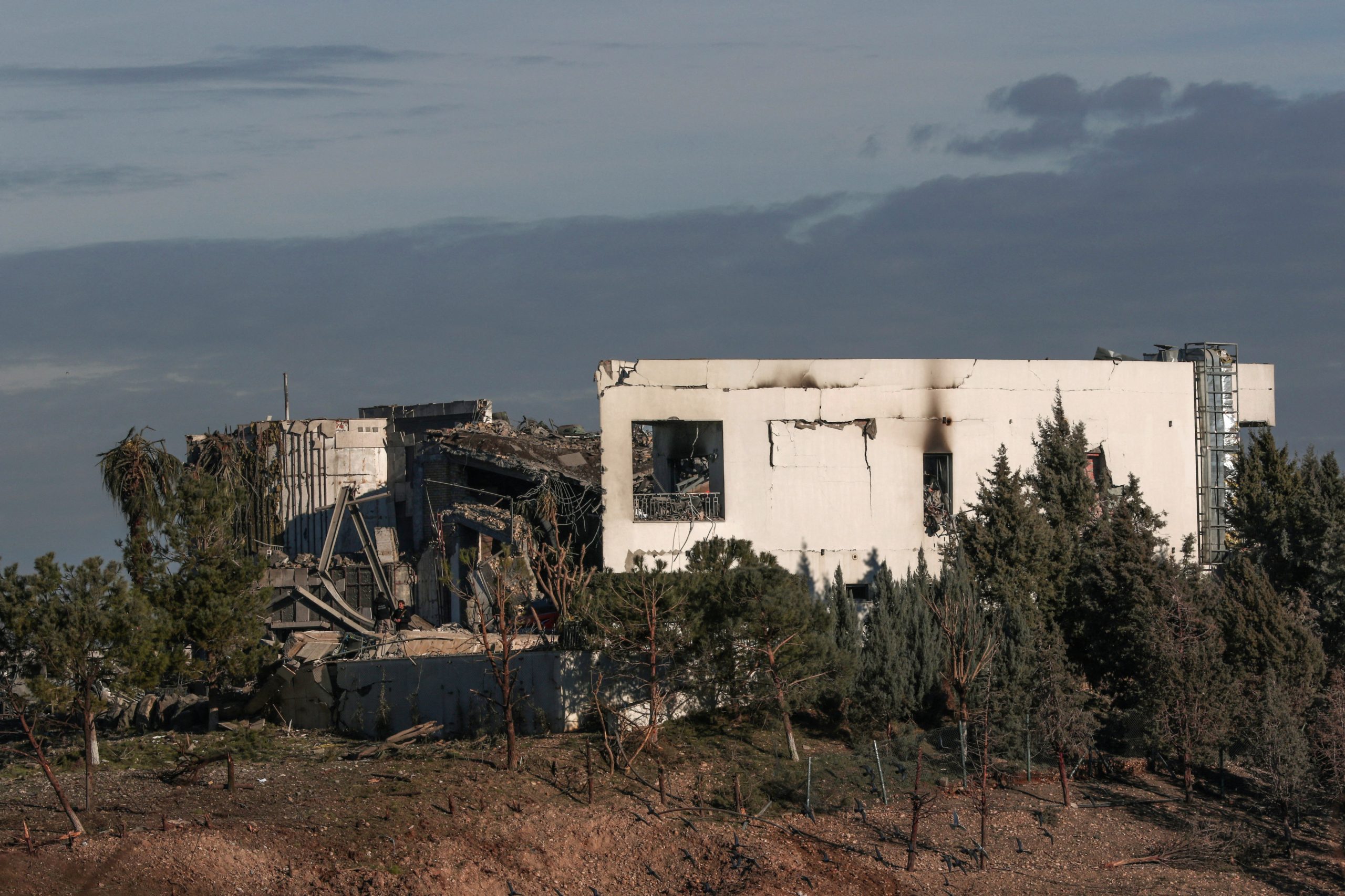 Um morto e oito feridos em bombardeamento de base no centro do Iraque, casa de grupo pró-iraniano