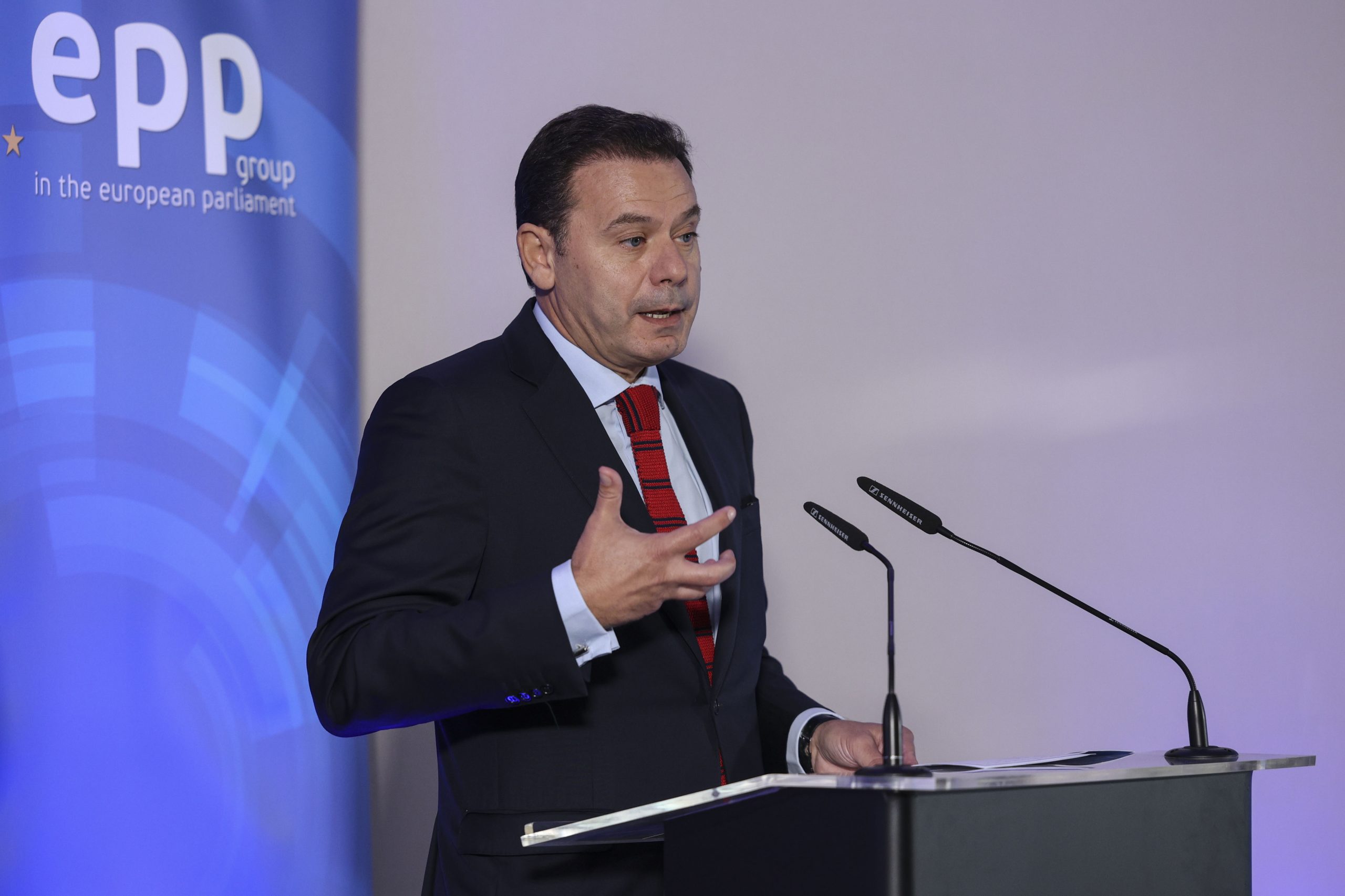 Montenegro acusa Governo de “castigar quem já está castigado” com aumentos do IUC