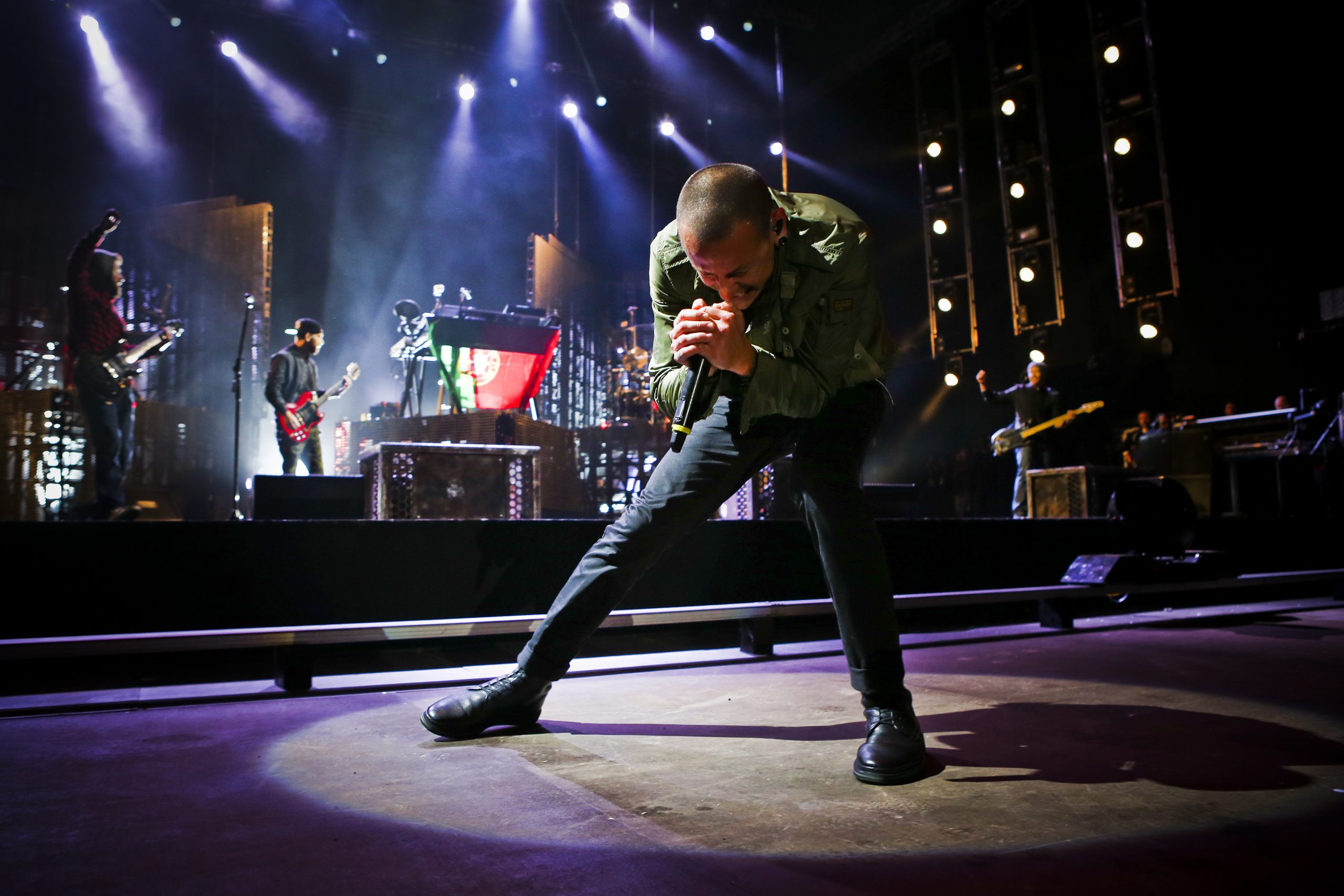 Linkin Park juntam-se a amigos para tributo a Chester Bennington