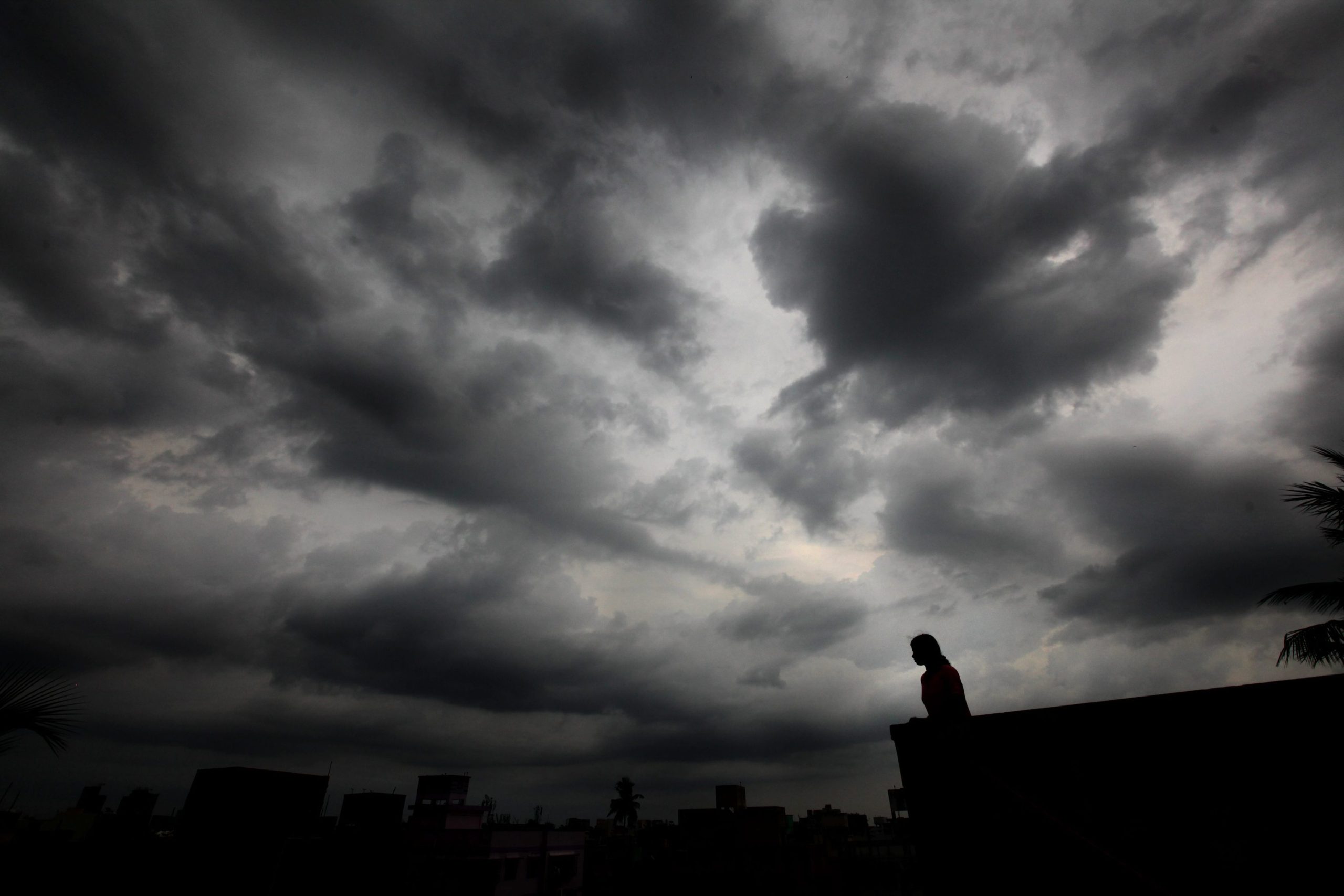 Tempo: Sexta-feira cinzenta, mas com temperaturas acima dos 20 graus