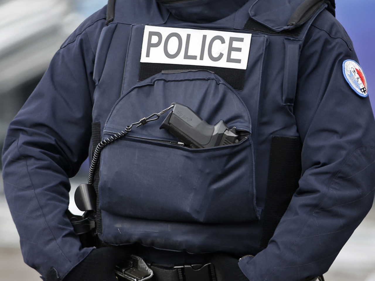 França. Polícia detém suspeito de preparar atentado na passagem de ano