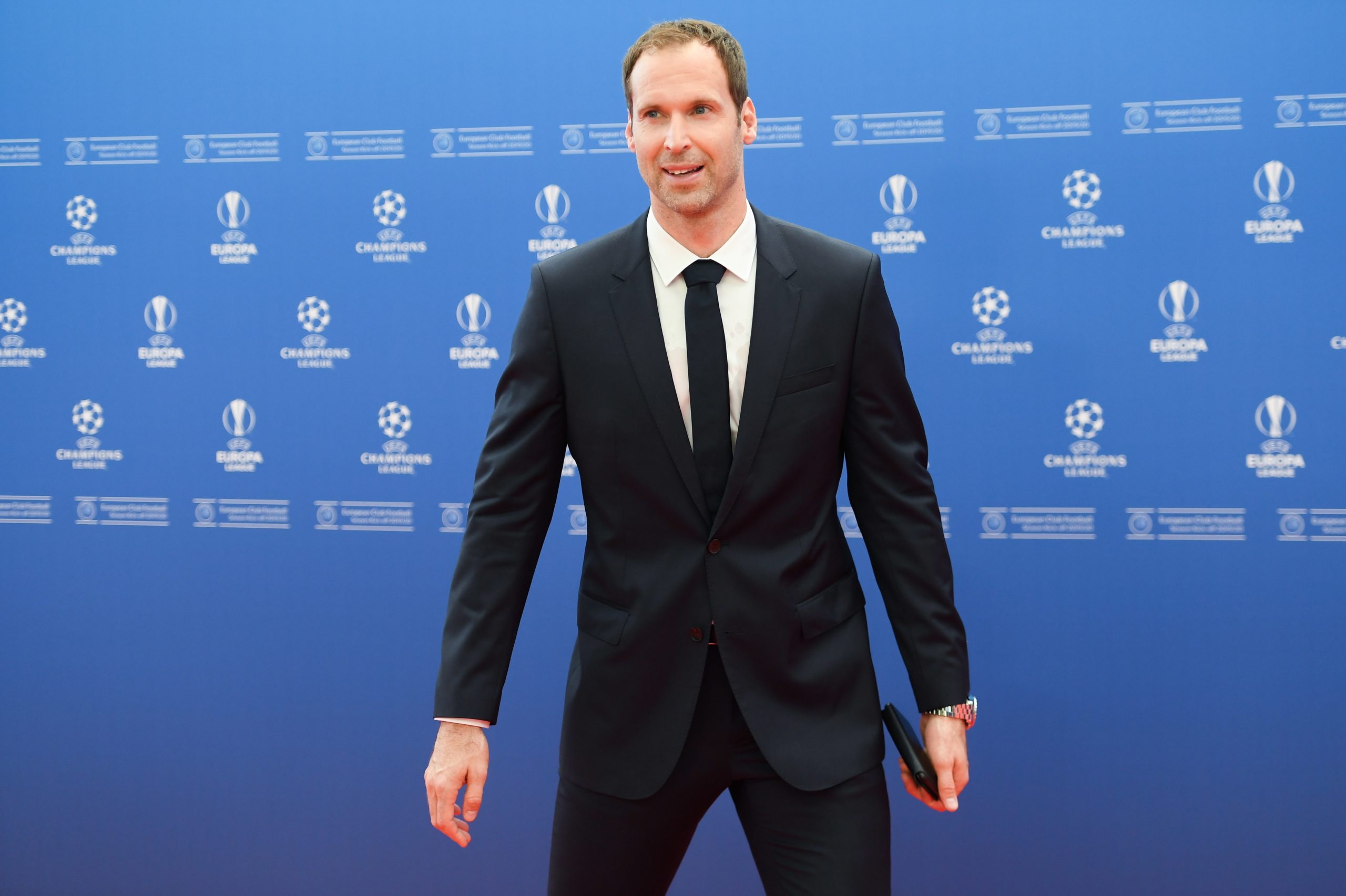 Chelsea inscreve ex-guarda-redes Petr Cech no campeonato por prevenção