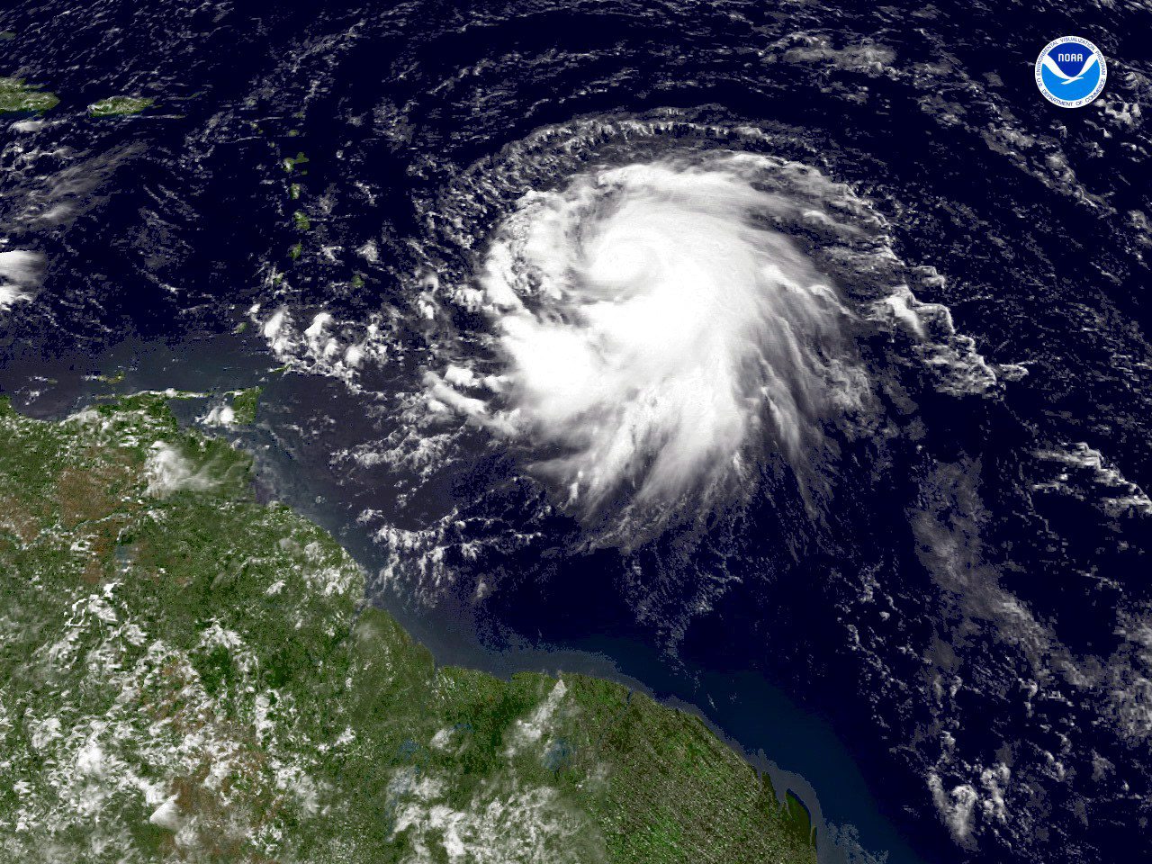 Tempestade tropical Ophelia subiu à categoria de furacão
