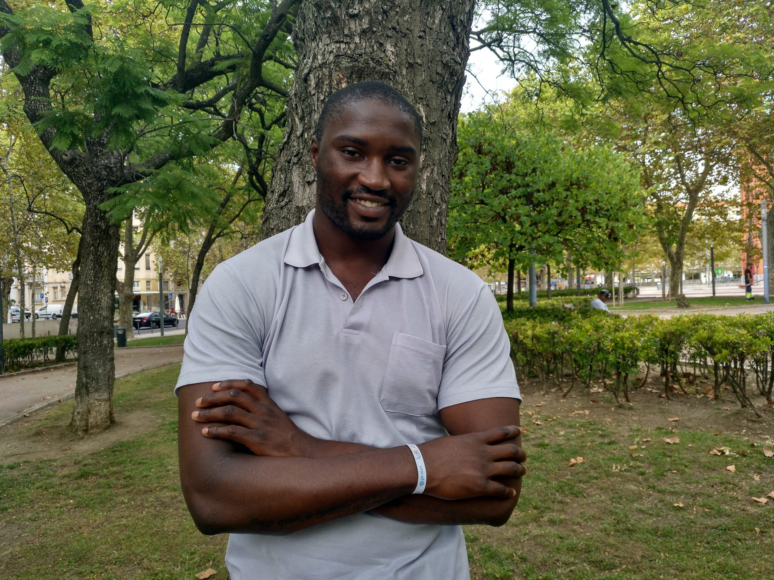 “Sou negro, homossexual e tenho doença mental”. As vozes que Célio Dias ouve e a luta contra os estereótipos