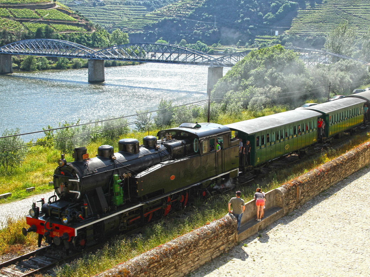 Testemunhos de 75 ferroviários reunidos em livro que será apresentado no Entroncamento