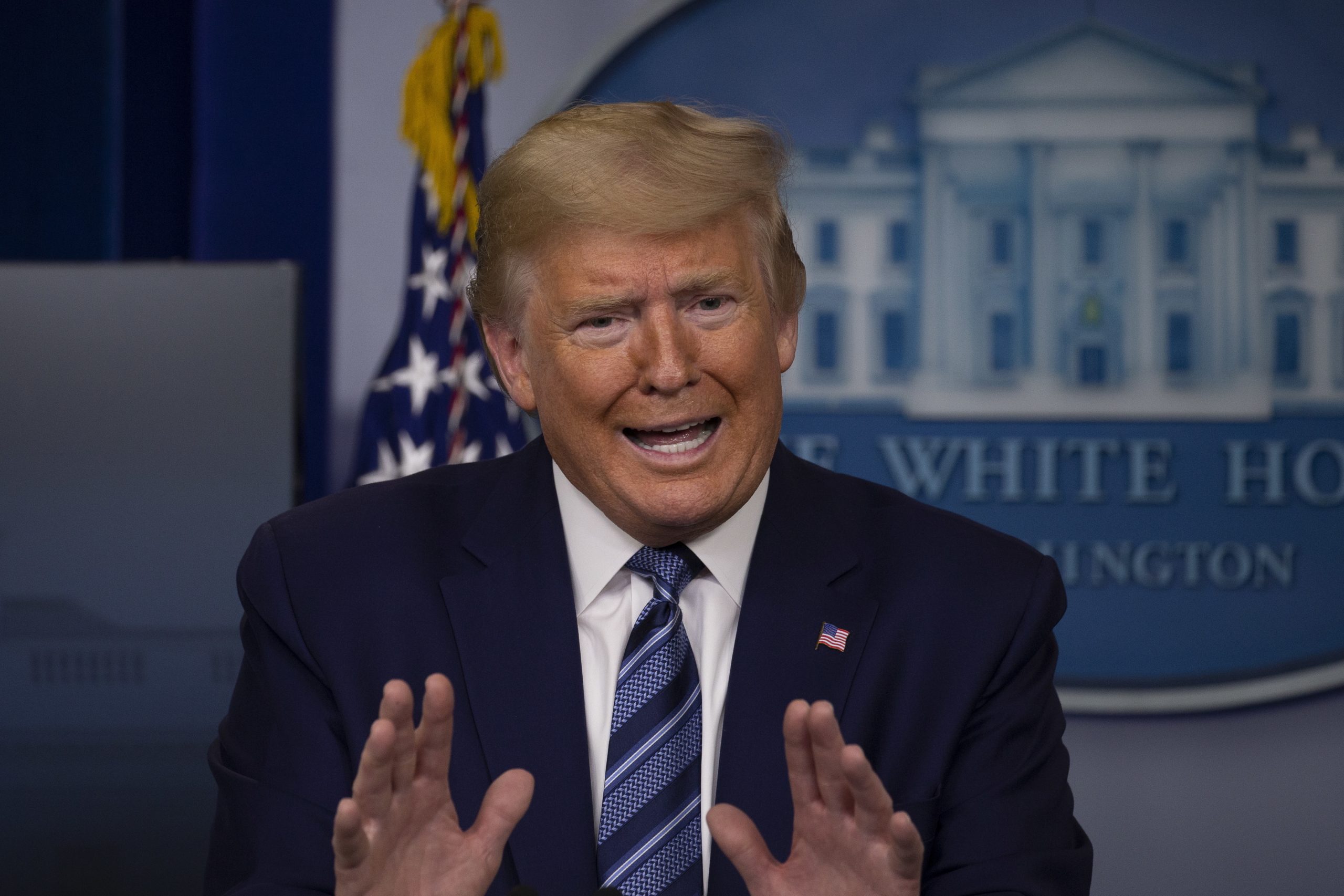 Trump foi aconselhado a tomar medidas mais cedo, mas não acatou. “Podiam ter-se salvo vidas”