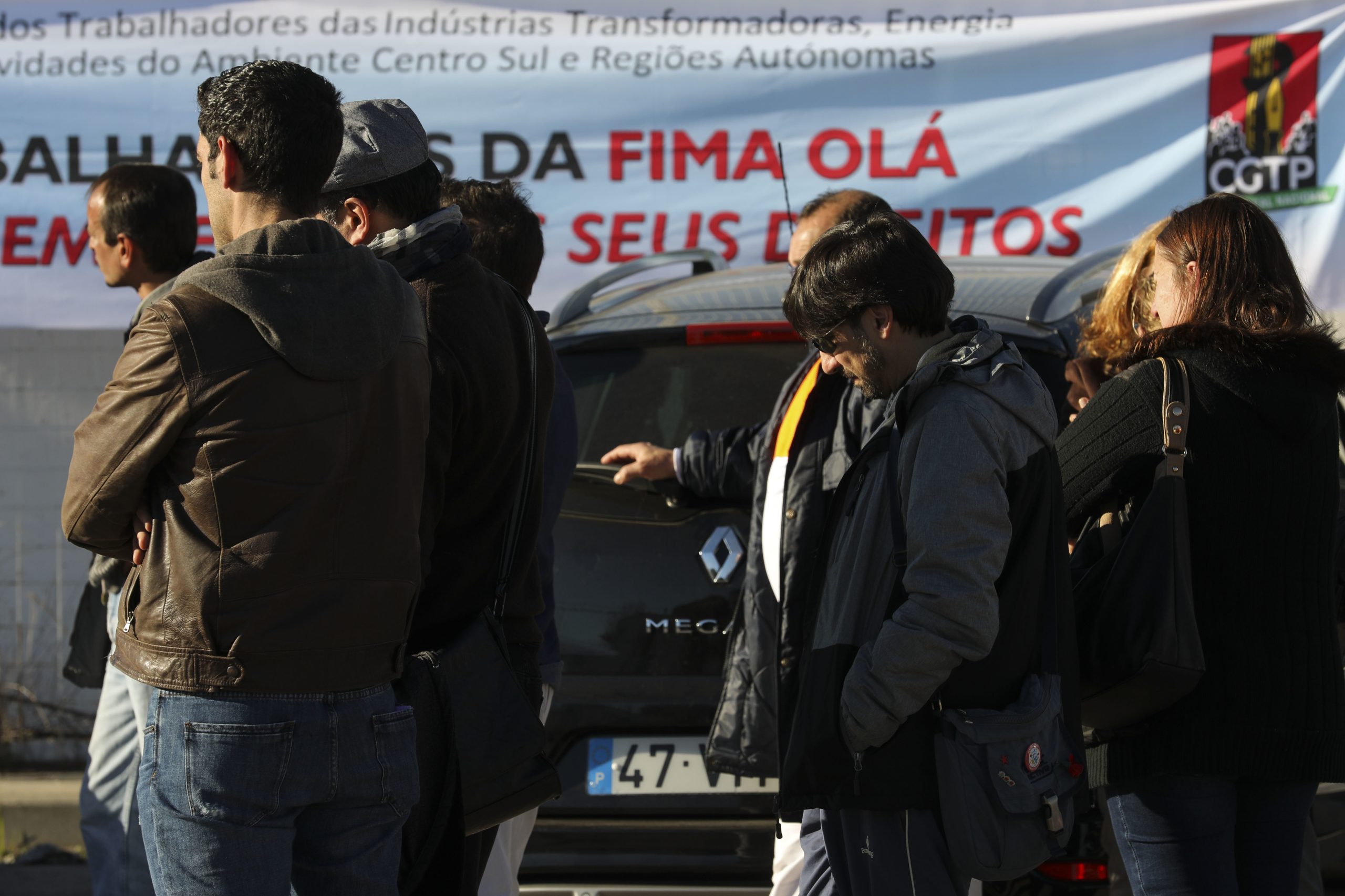 Trabalhadores da Olá em greve para poderem reunir-se dentro da empresa