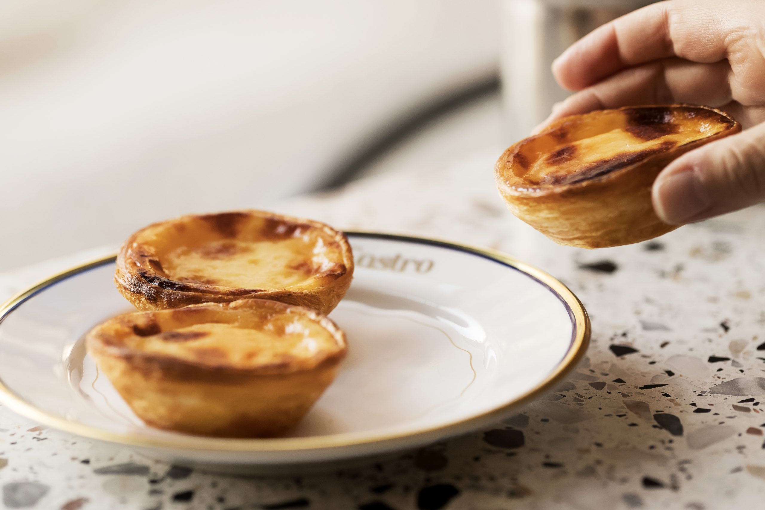 Qual é o segredo do pastel de nata? No Porto, é o tempo e a técnica. E comê-los aos pares