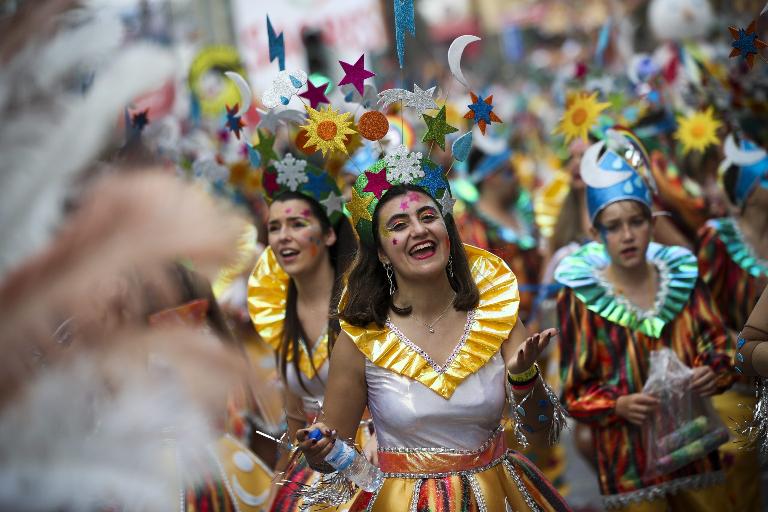 Chuva, temperaturas até 24 graus e poeiras do norte de África são as previsões para o fim de semana de Carnaval