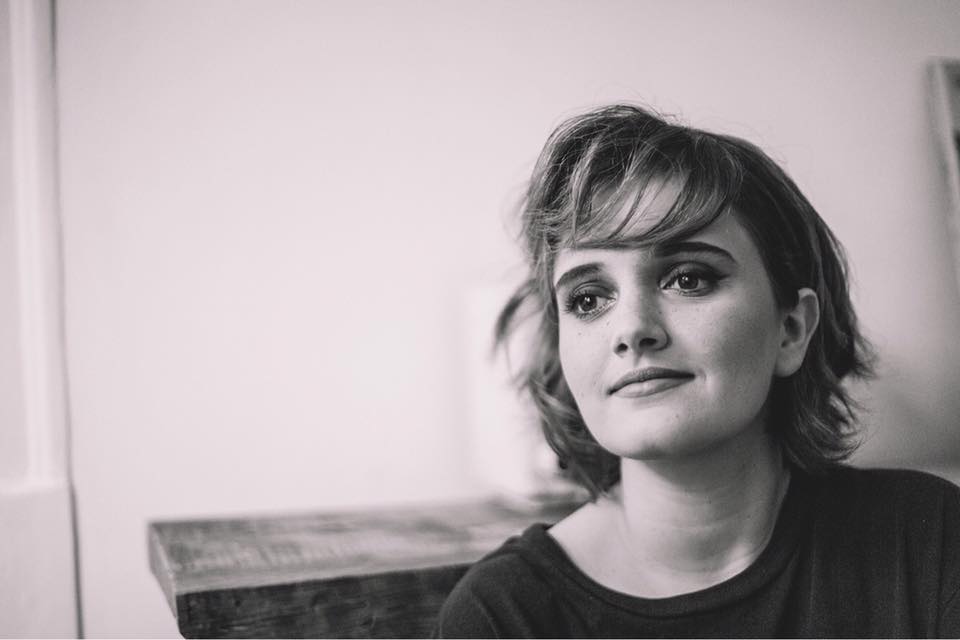 Carolina Deslandes no Rock in Rio: Convidados, flores e um ilustrador em palco