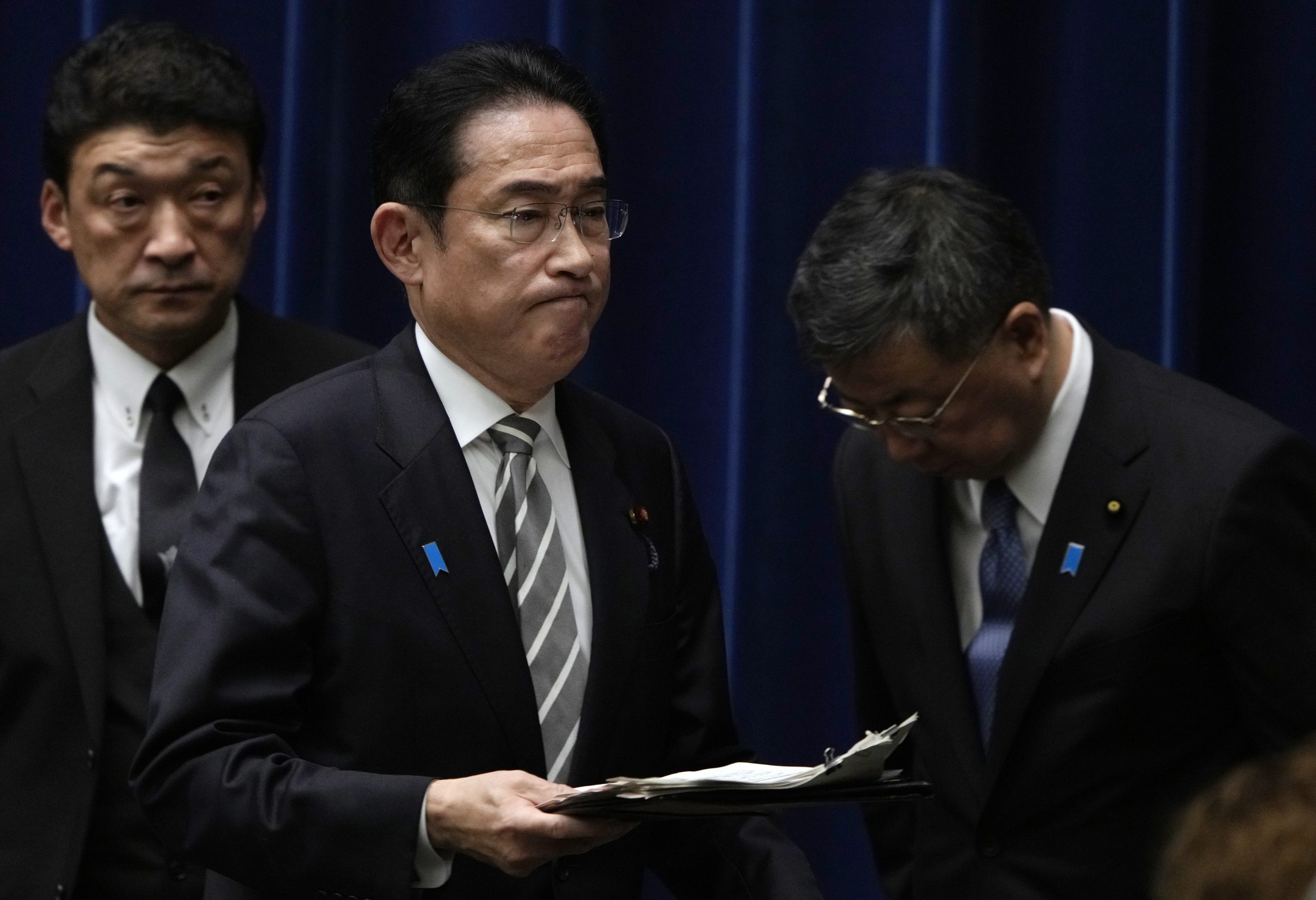 Japão: escândalo de fraude financeira leva à demissão de quatro ministros