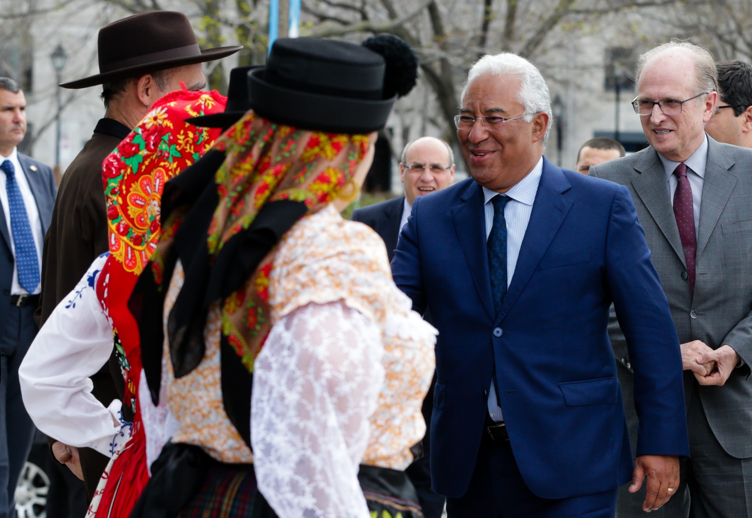 Costa convida primeiro-ministro canadiano a visitar Portugal