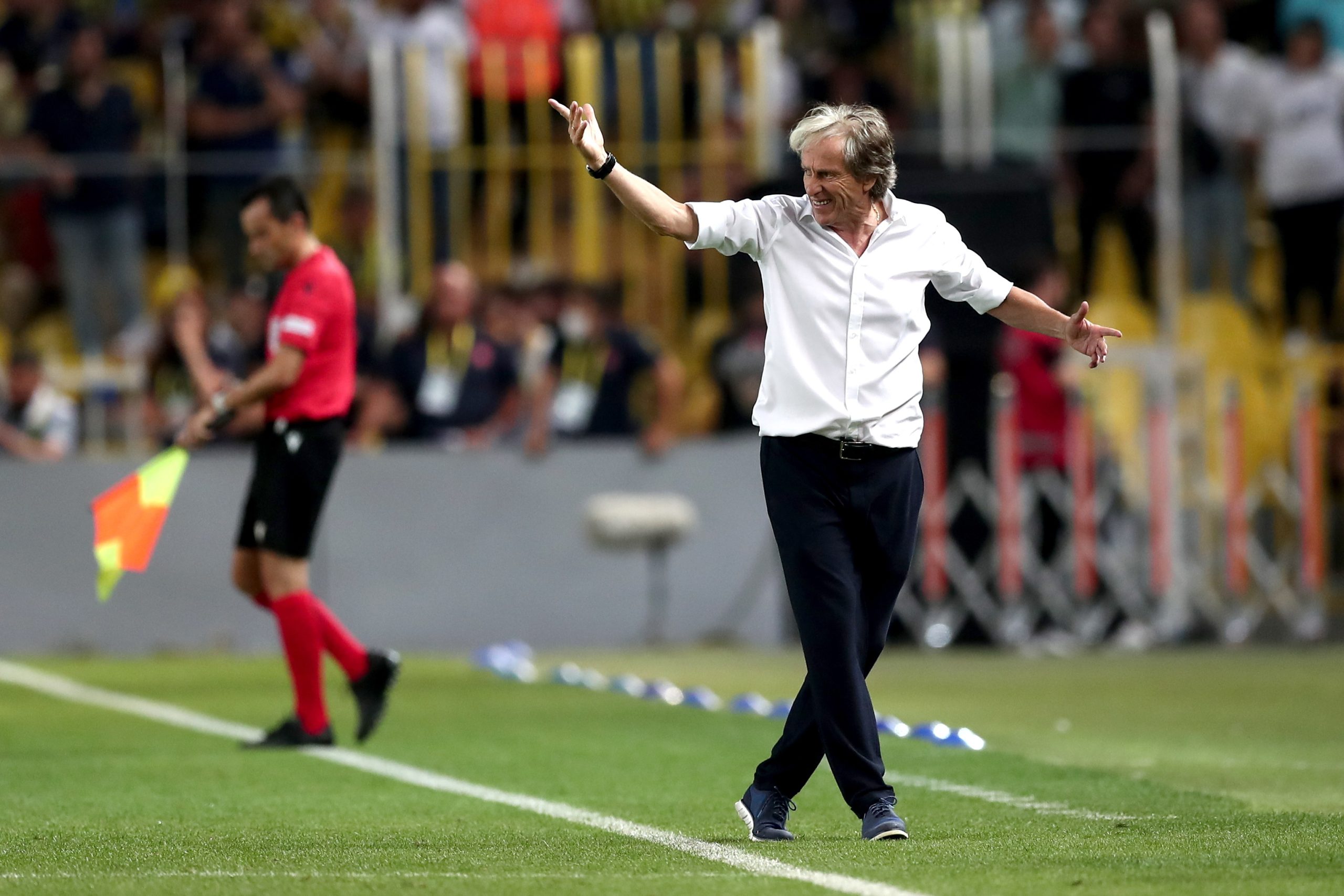 Fenerbahçe, de Jorge Jesus, estreia-se com empate na Liga turca