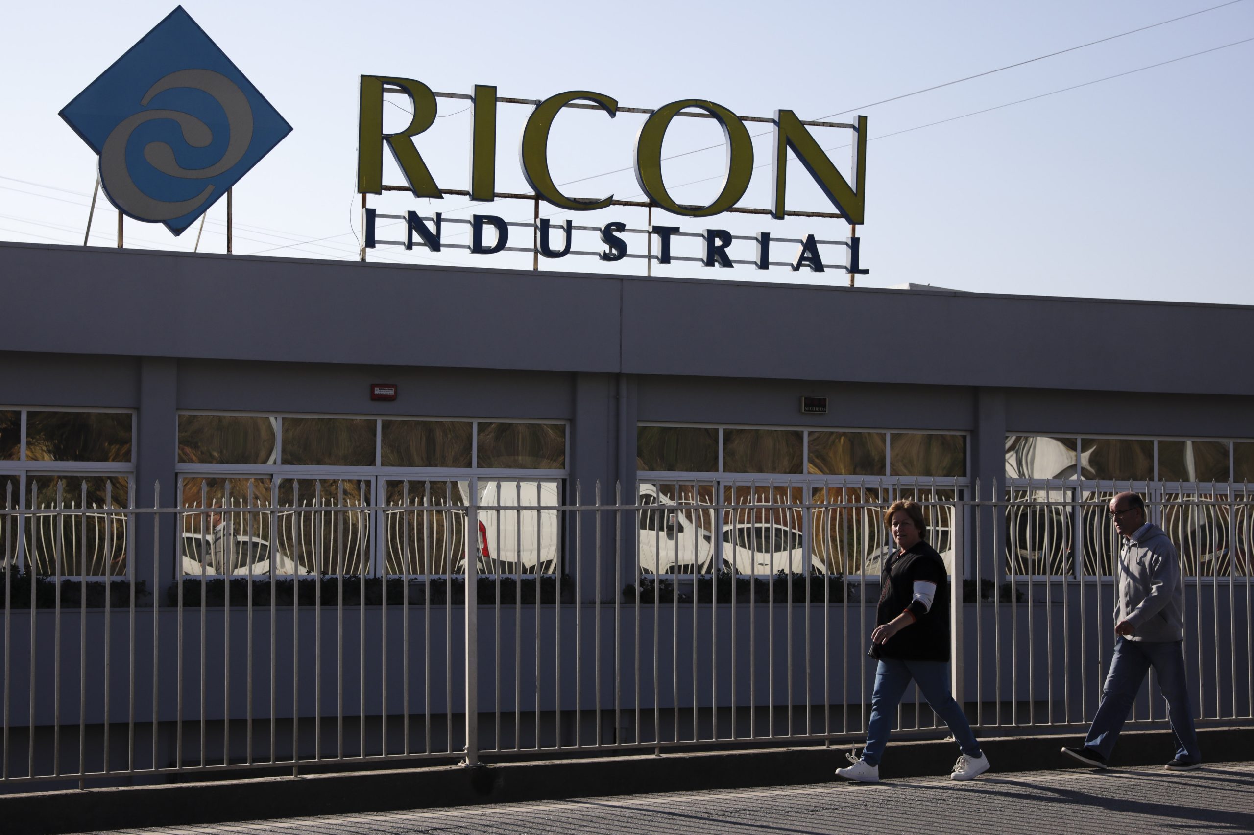 Grupo têxtil de Barcelos contrata 120 ex-trabalhadores da Ricon