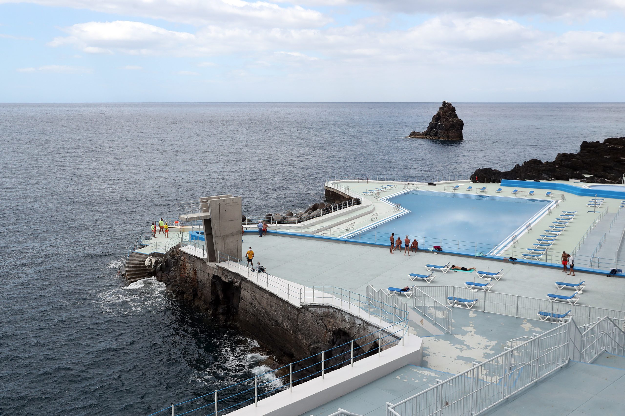 Capitania do Funchal prolonga aviso de vento forte até às 18h00 de terça-feira