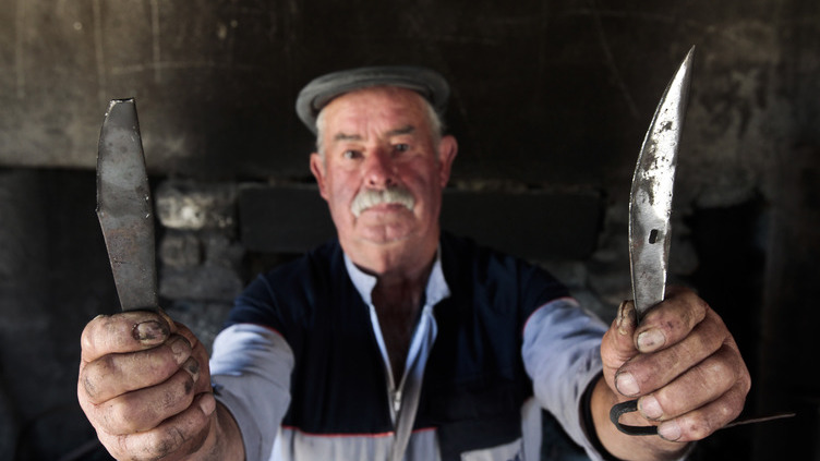 Guarda tem o único artesão do país que faz tesouras para tosquiar ovelhas