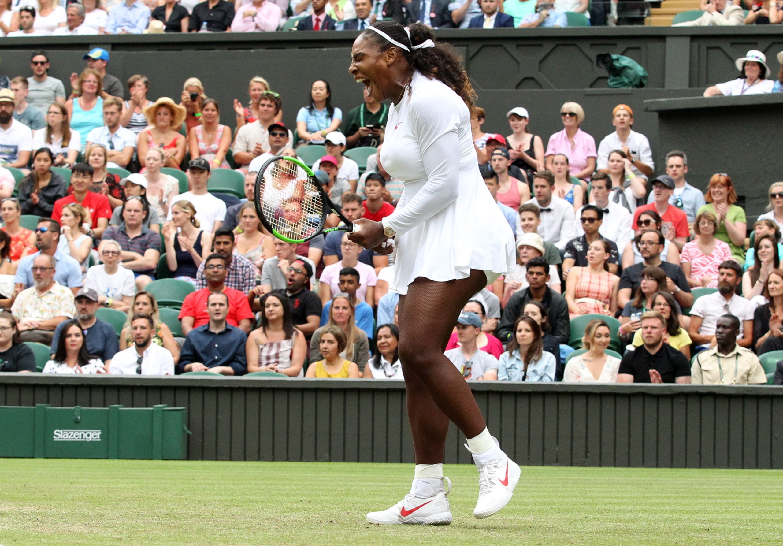 Serena Williams apura-se para a terceira ronda em Wimbledon