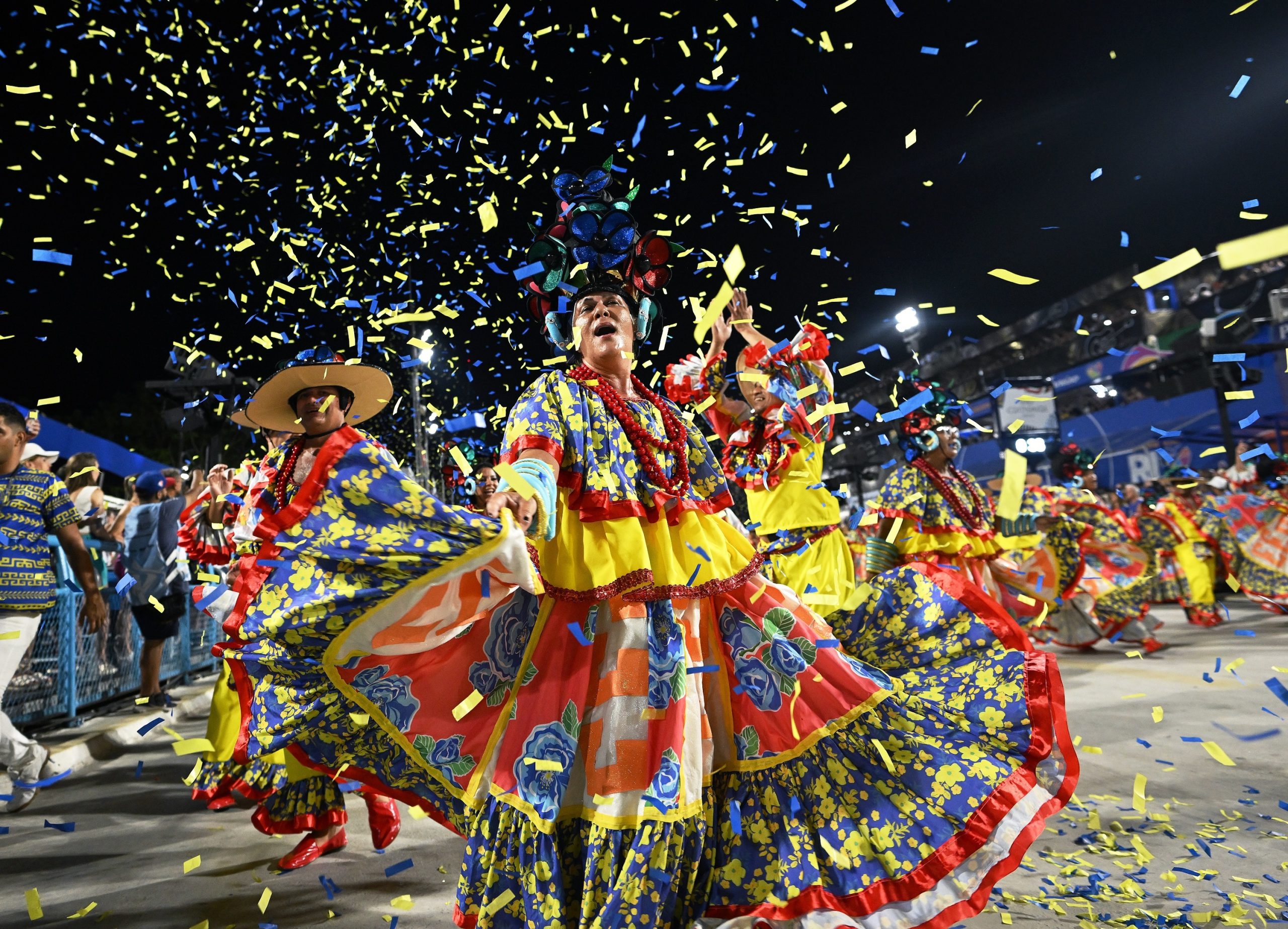 Brasil: o carnaval é brilho e liberdade, mas também sombra e discriminação
