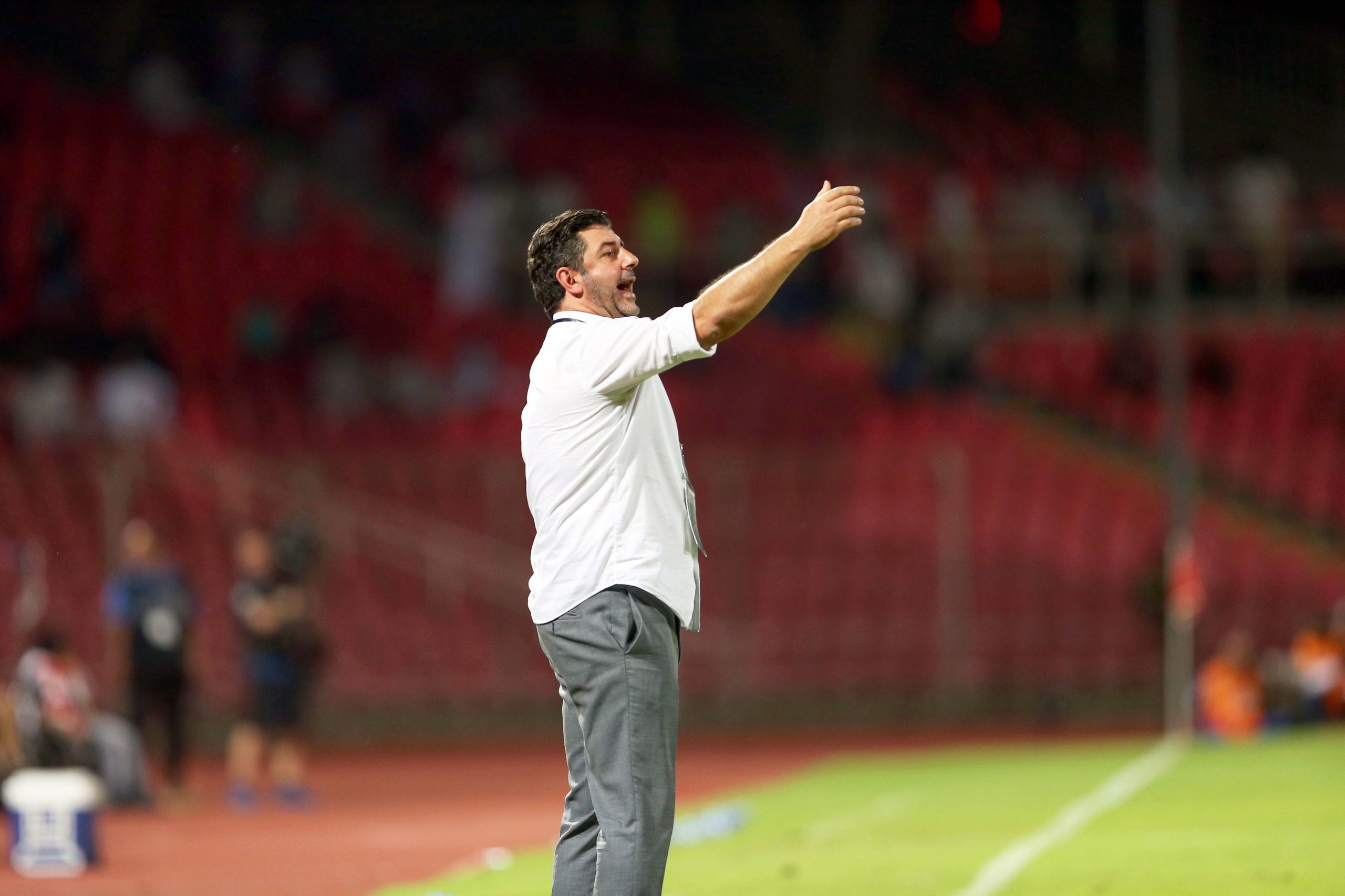 Penálti aos 90+8 salva equipa de Rui Vitória da derrota frente ao último