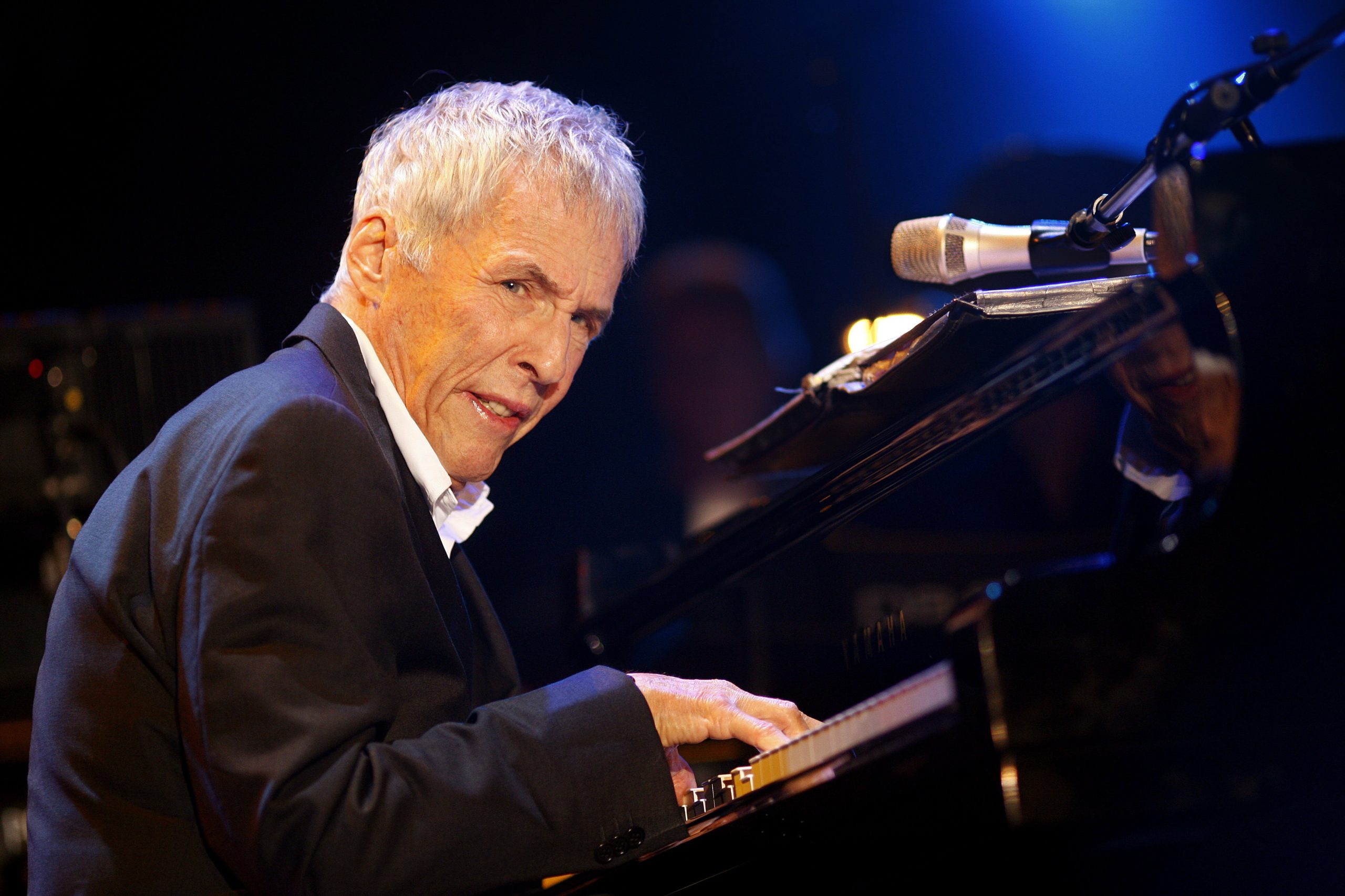 Compositor norte-americano Burt Bacharach morre aos 94 anos