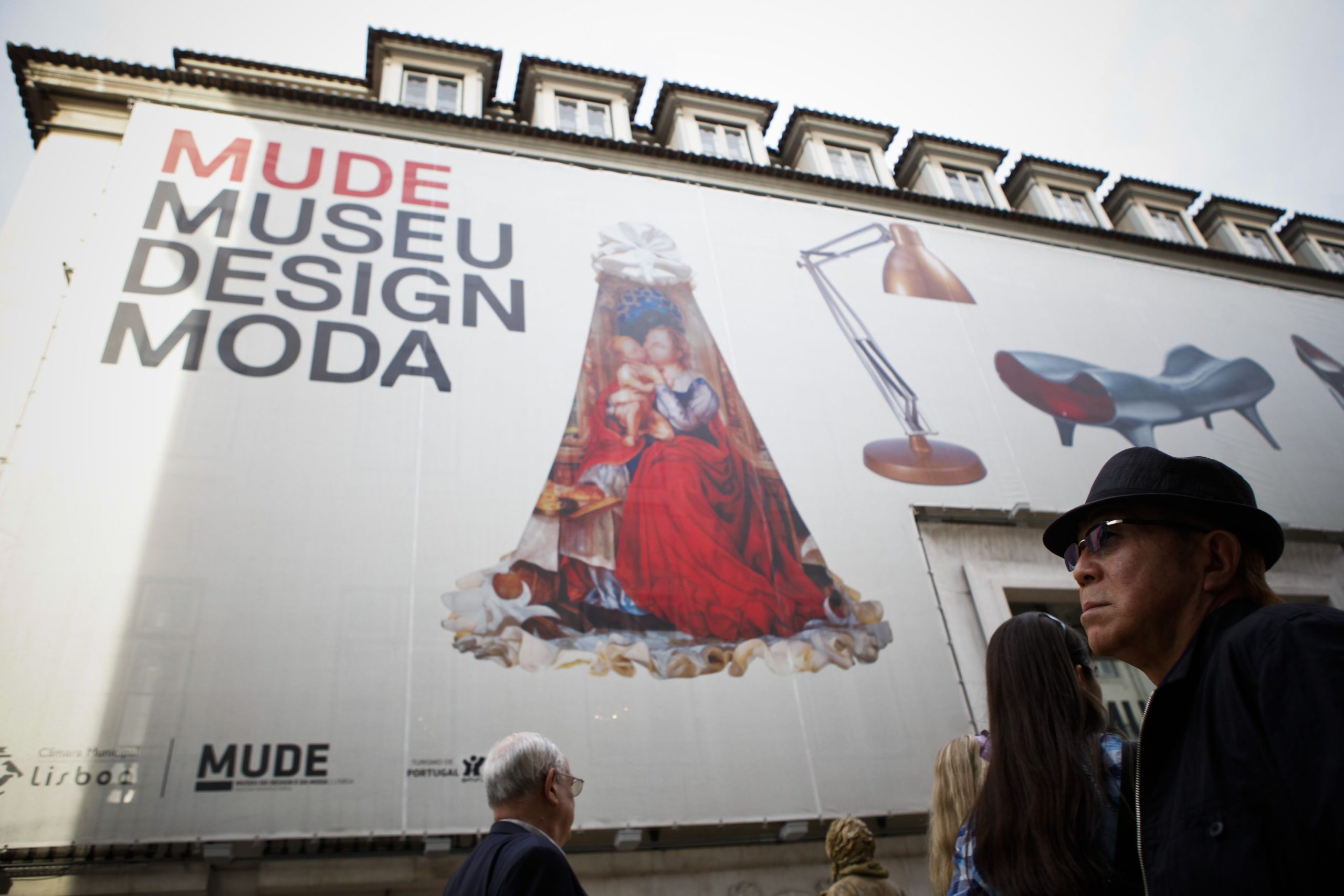 Museu do Design adquiriu pórtico de Querubim Lapa criado para a Loja Rampa