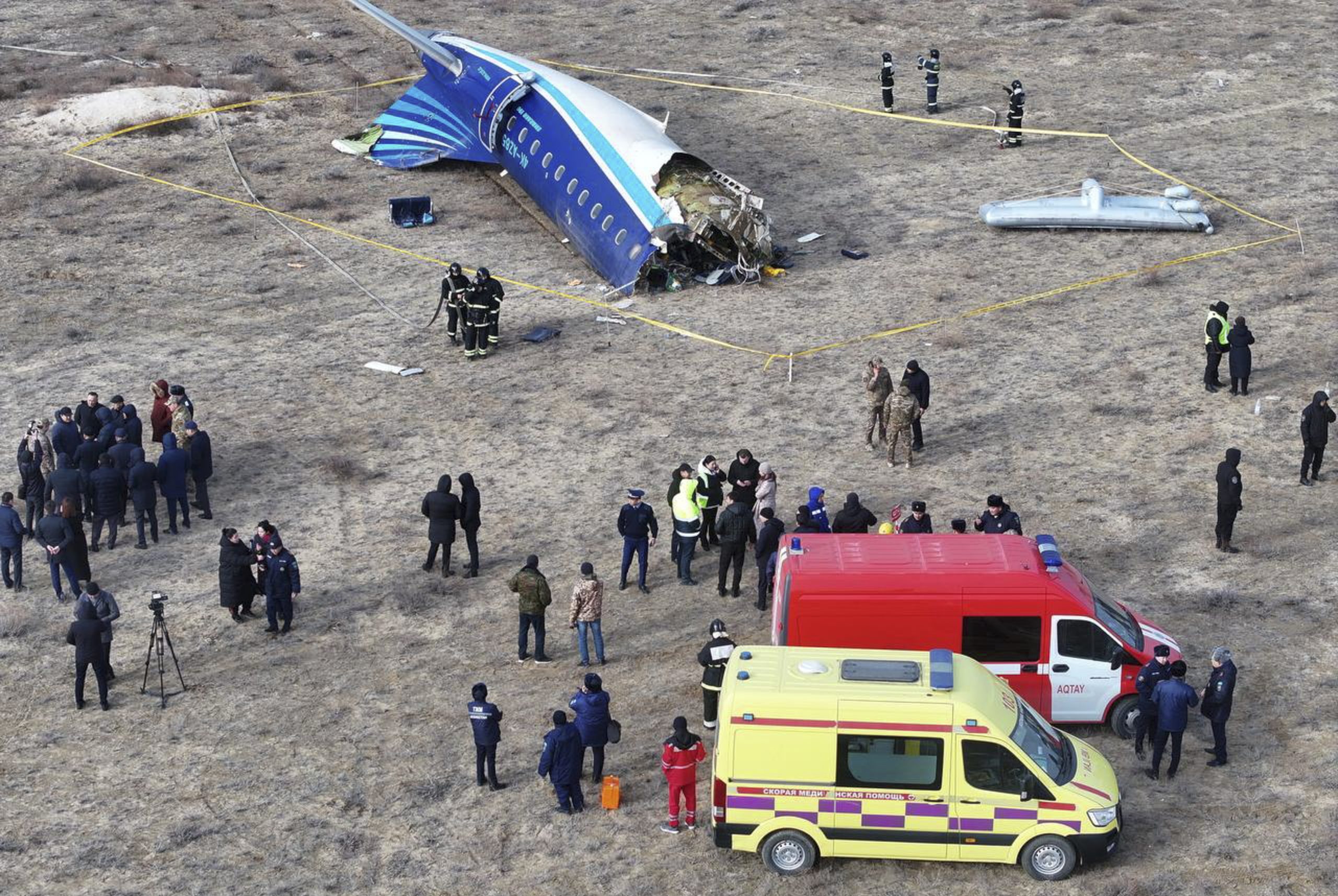 Azerbaijan Airlines fala em “interferência externa” antes da queda do avião