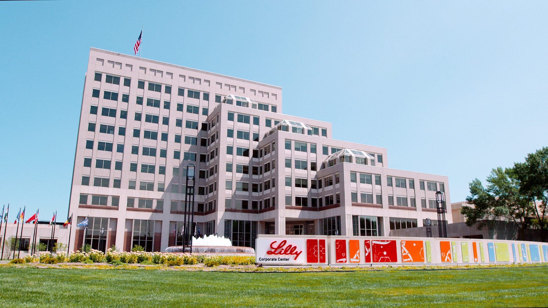 Farmacêutica Eli Lilly suspende ensaio clínico de tratamento experimental com anticorpos