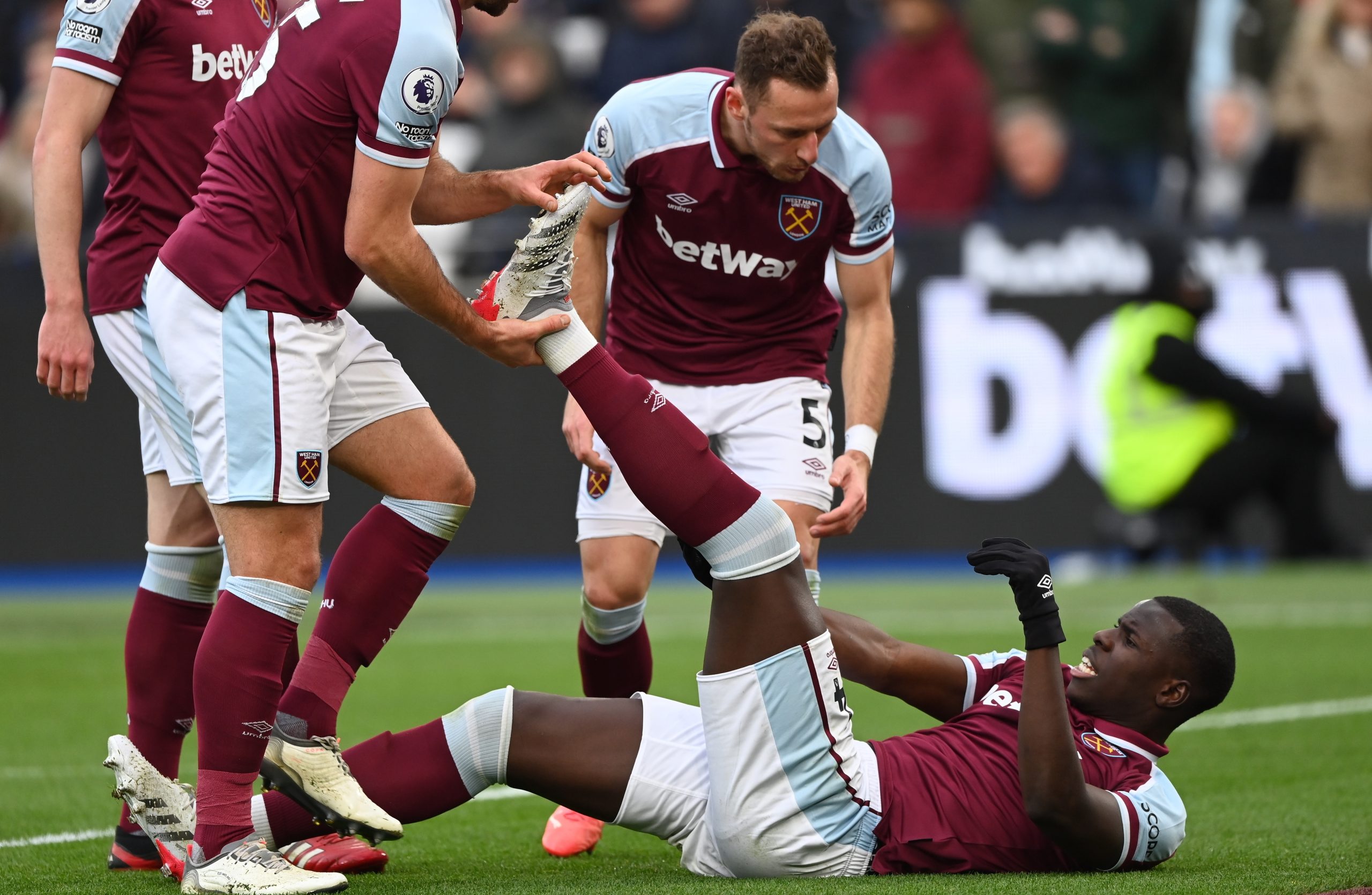 Adidas retira patrocínio a Zouma por maus tratos ao gato
