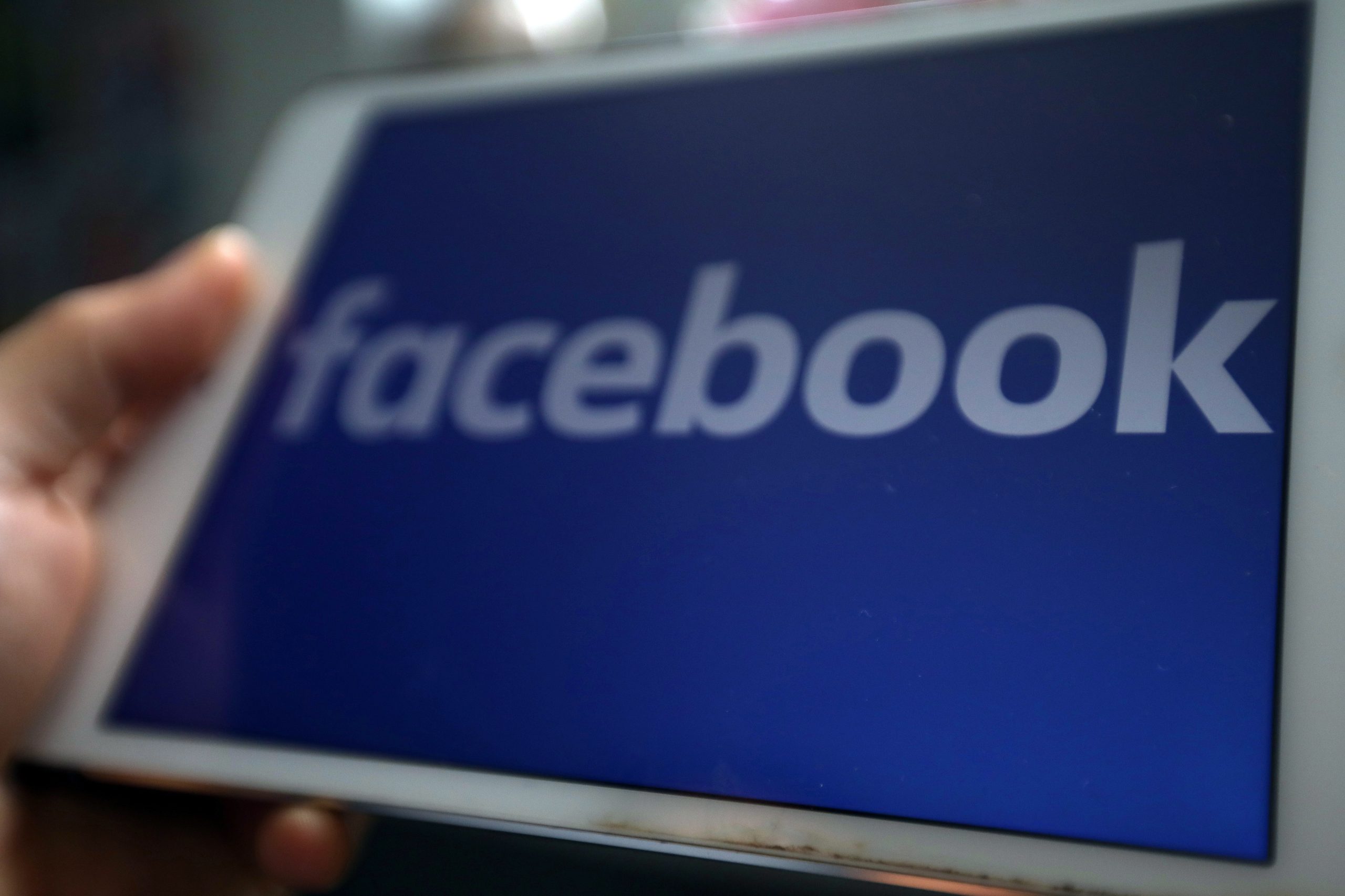 Facebook encerra 23 páginas que veiculavam ‘fake news’ em Itália