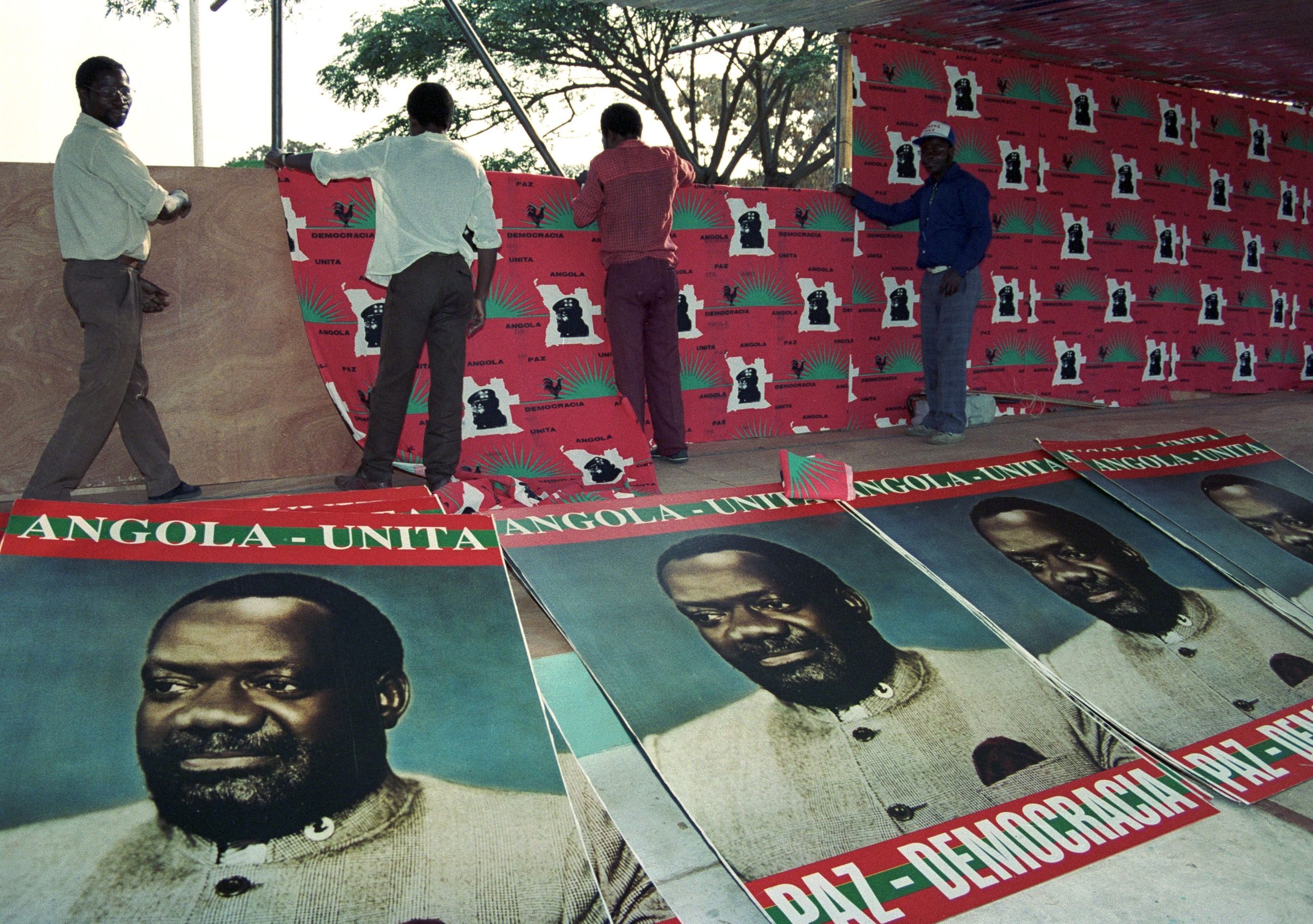 Padre português relata em livro memórias ao lado de Jonas Savimbi
