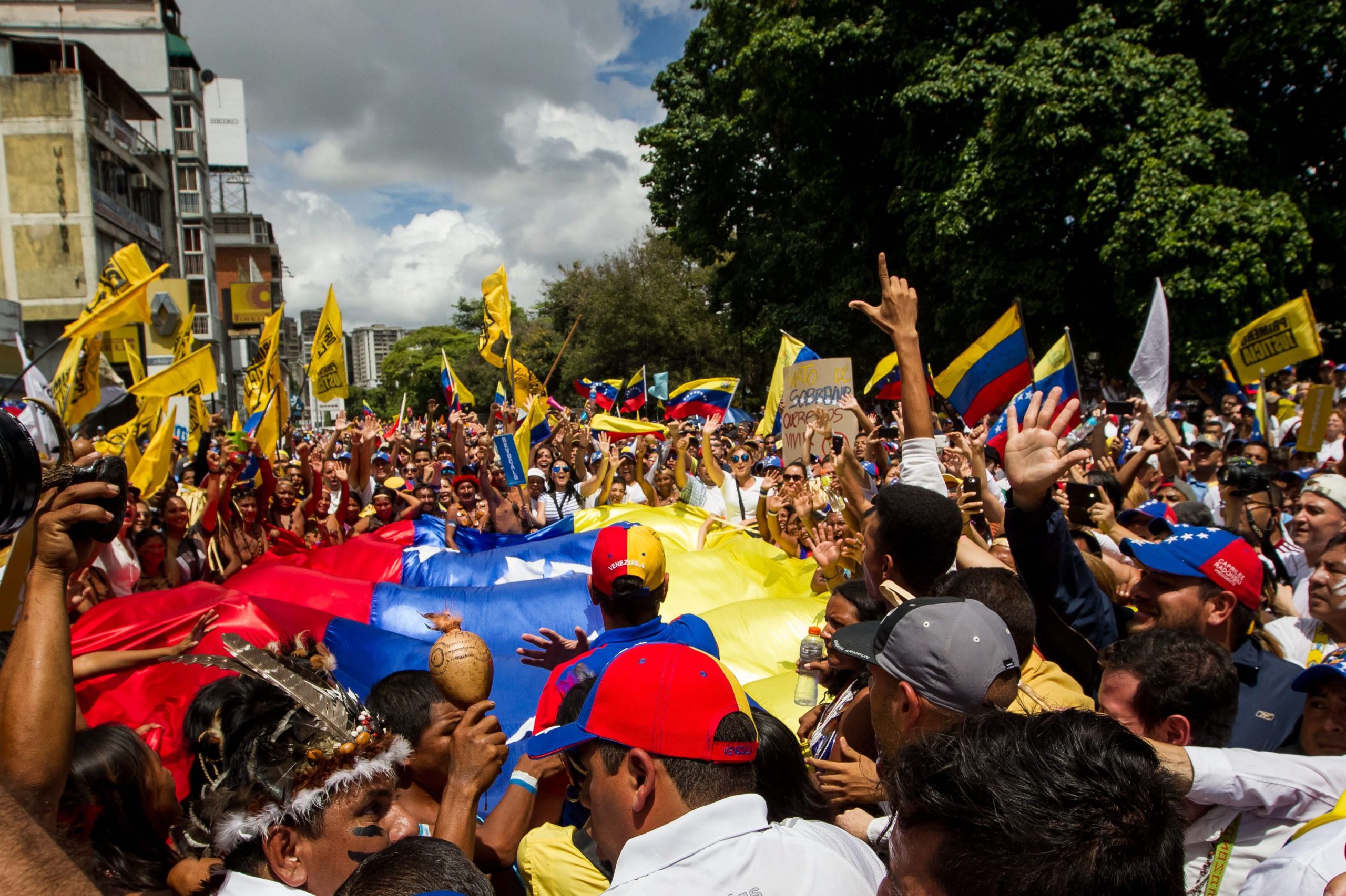 Manifestação convocada pela oposição venezuelana contra Maduro sai hoje à rua