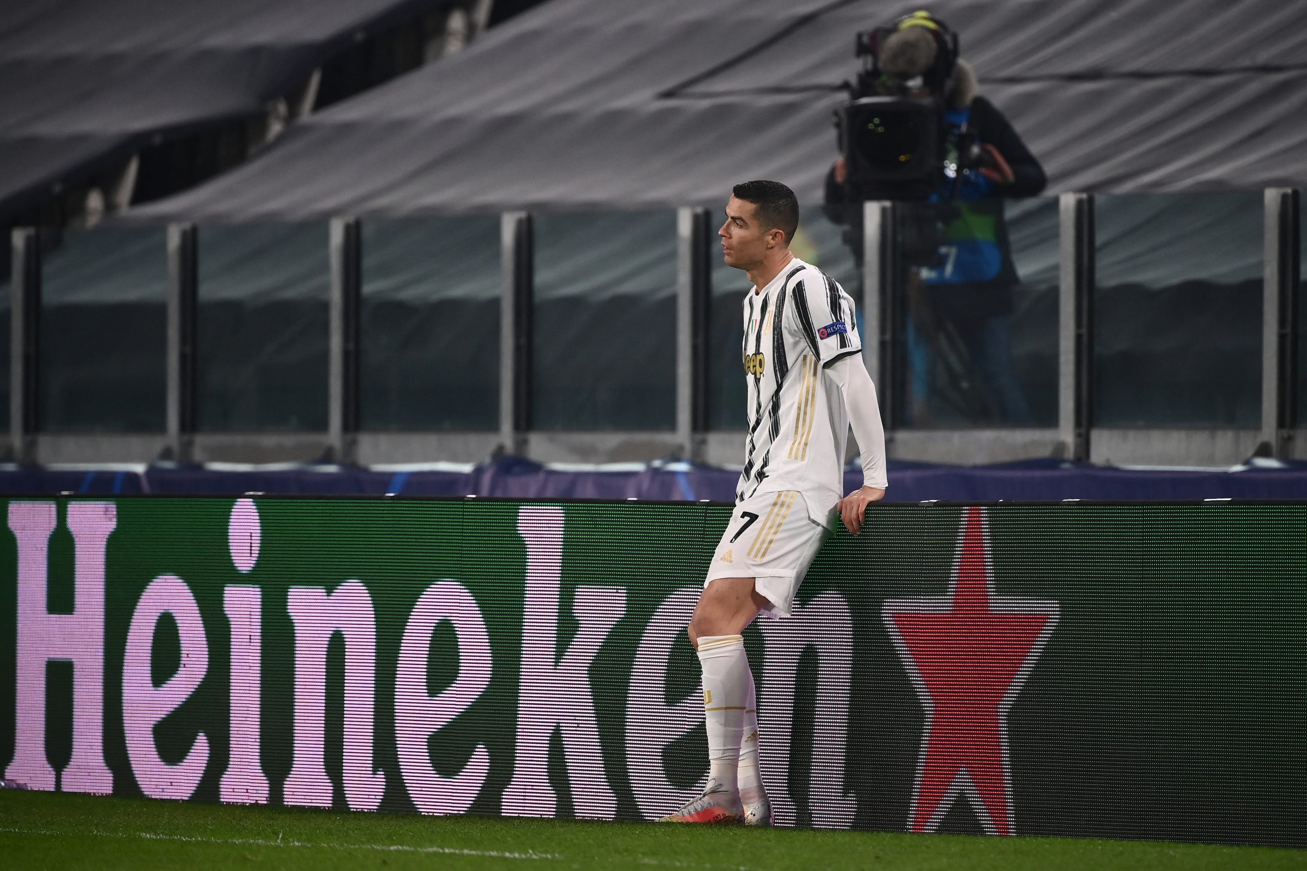 Cristiano Ronaldo tem uma pedra nas chuteiras