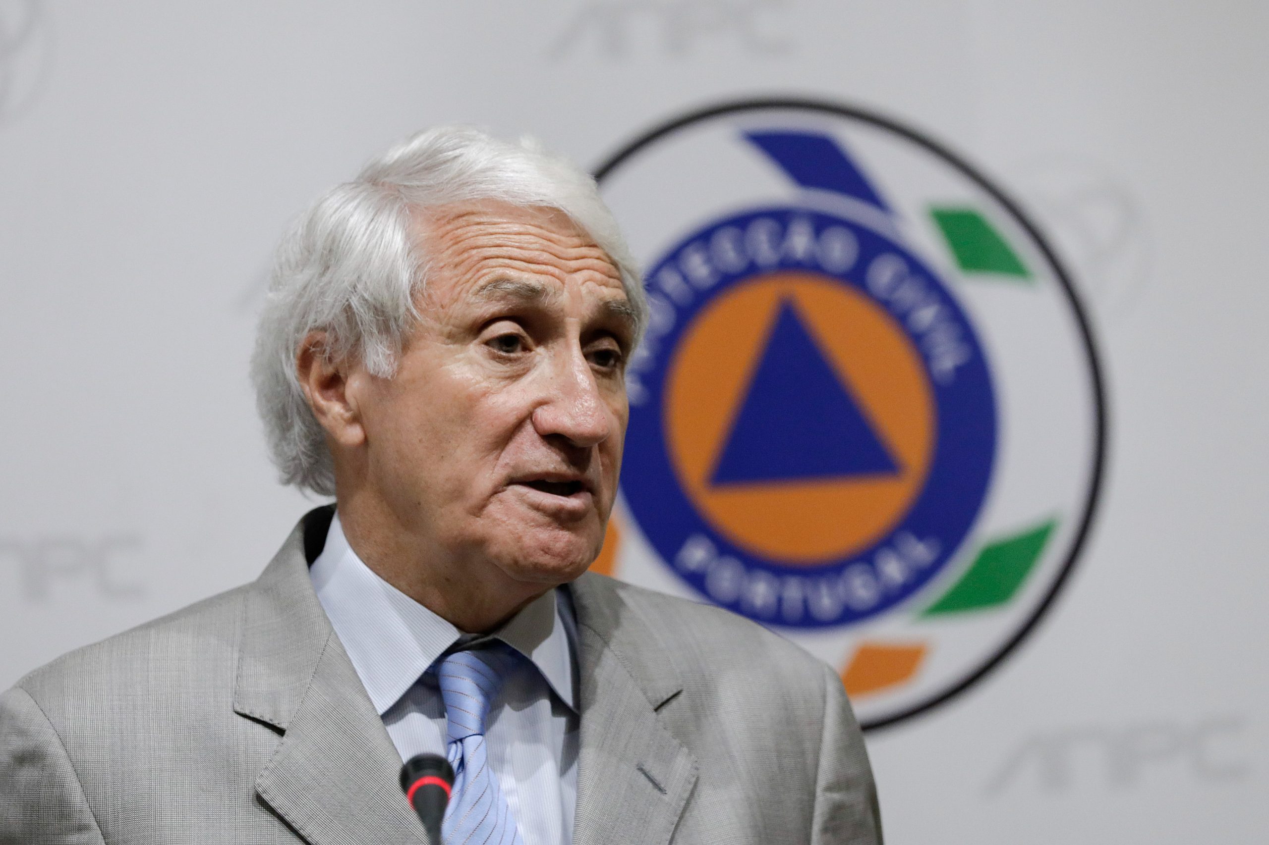Ex-presidente da Proteção Civil diz que não teve indicações do MAI sobre golas antifumo