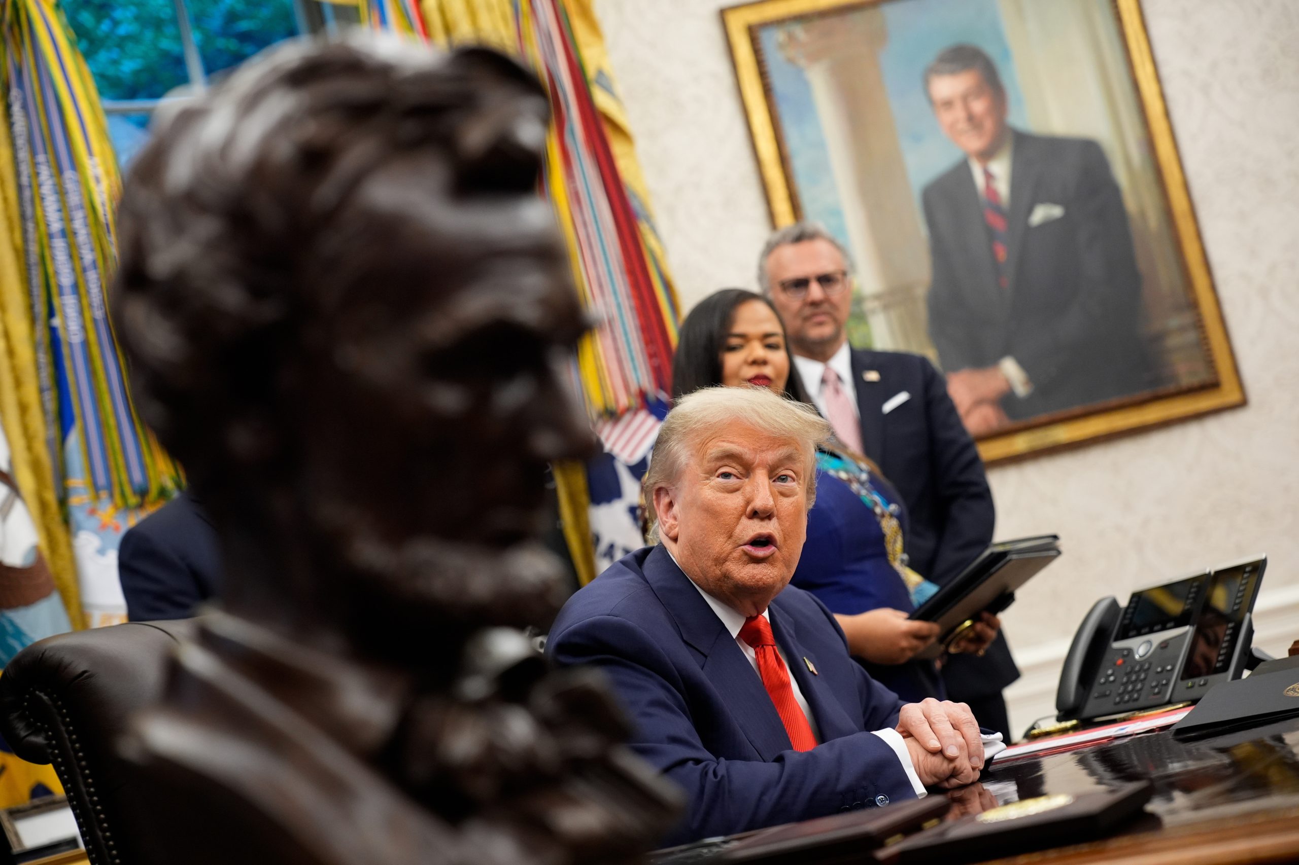 Trump só aprova verbas para ajuda alimentar quando paralisação do Governo terminar