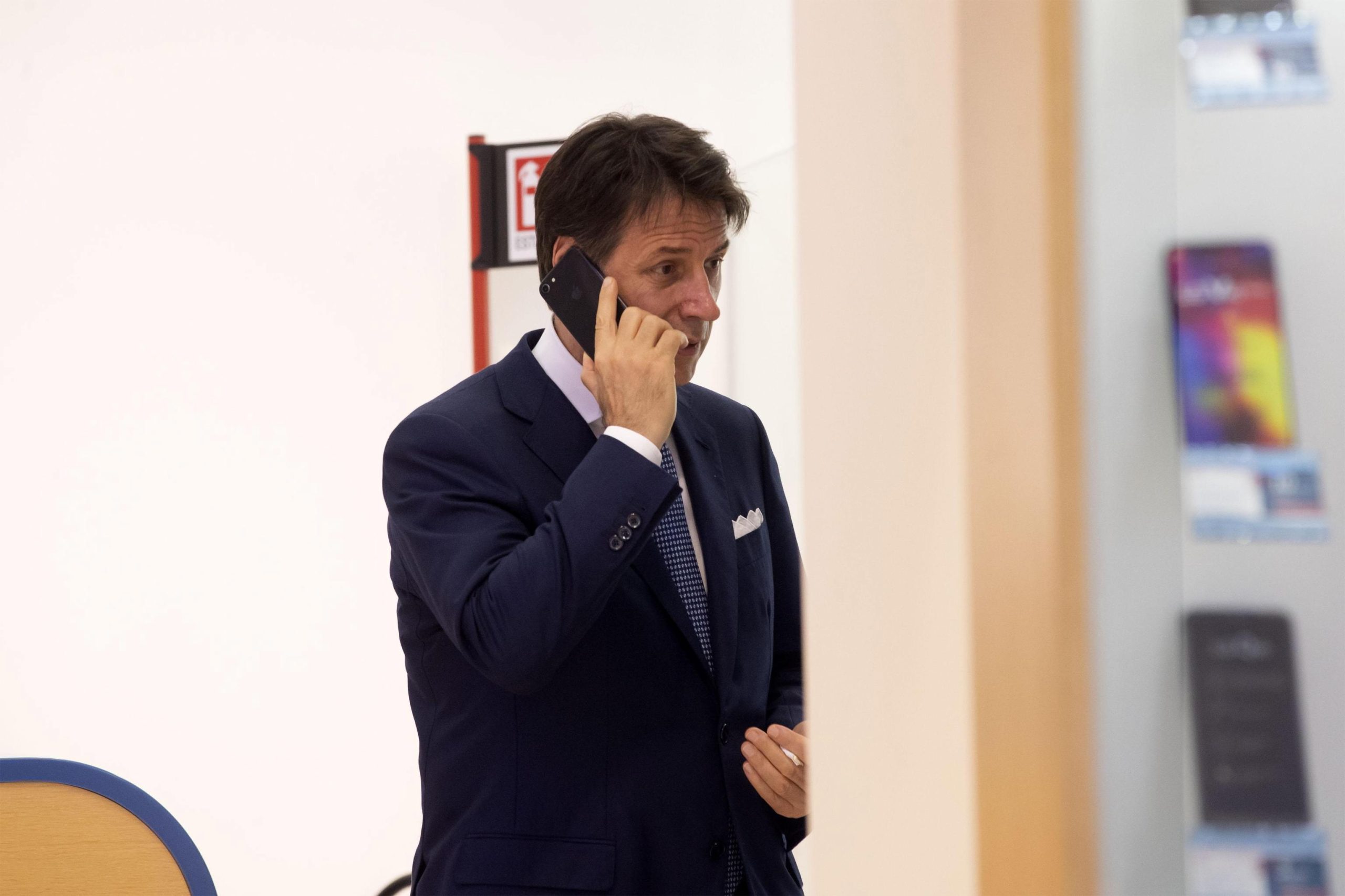 Primeiro-ministro indigitado italiano iniciou negociações com partidos políticos