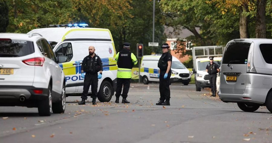 Homem que atacou sinagoga em Manchester era “intimidante, agressivo e controlador”, diz uma das mulheres