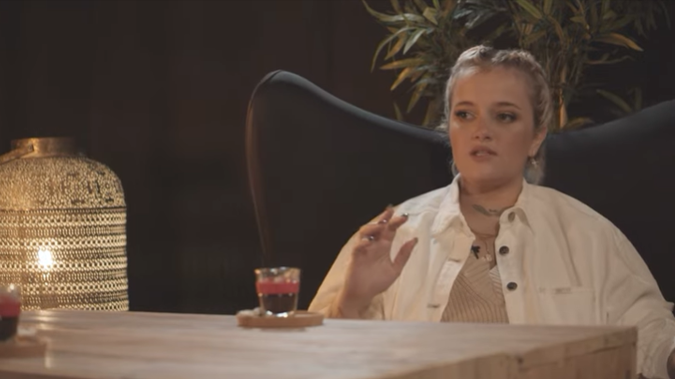 “Não me acho muito boa cantora”. Veja aqui o RESET de Carolina Deslandes no novo podcast de Bumba na Fofinha